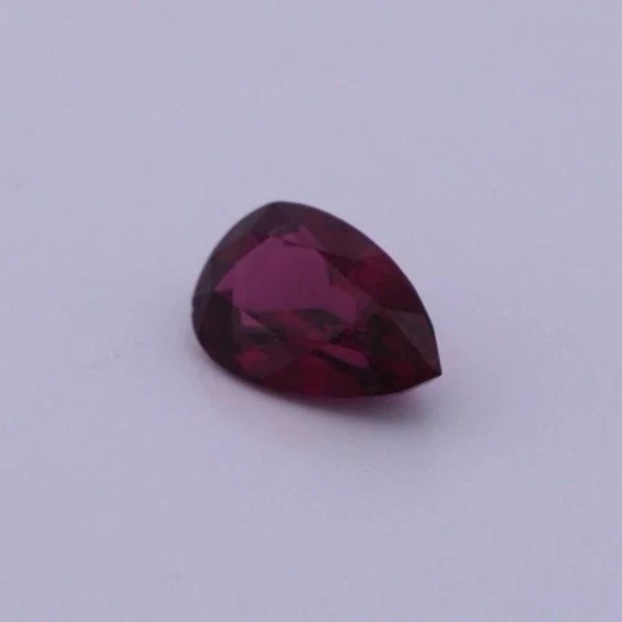 De las mujeres Natural Loose Pear Shape Brilliant 2.35 Carat Purplish Red Ruby en venta