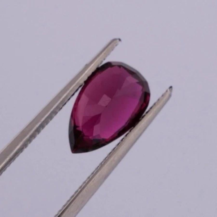 Natural Loose Pear Shape Brilliant 2.35 Carat Purplish Red Ruby en venta 3