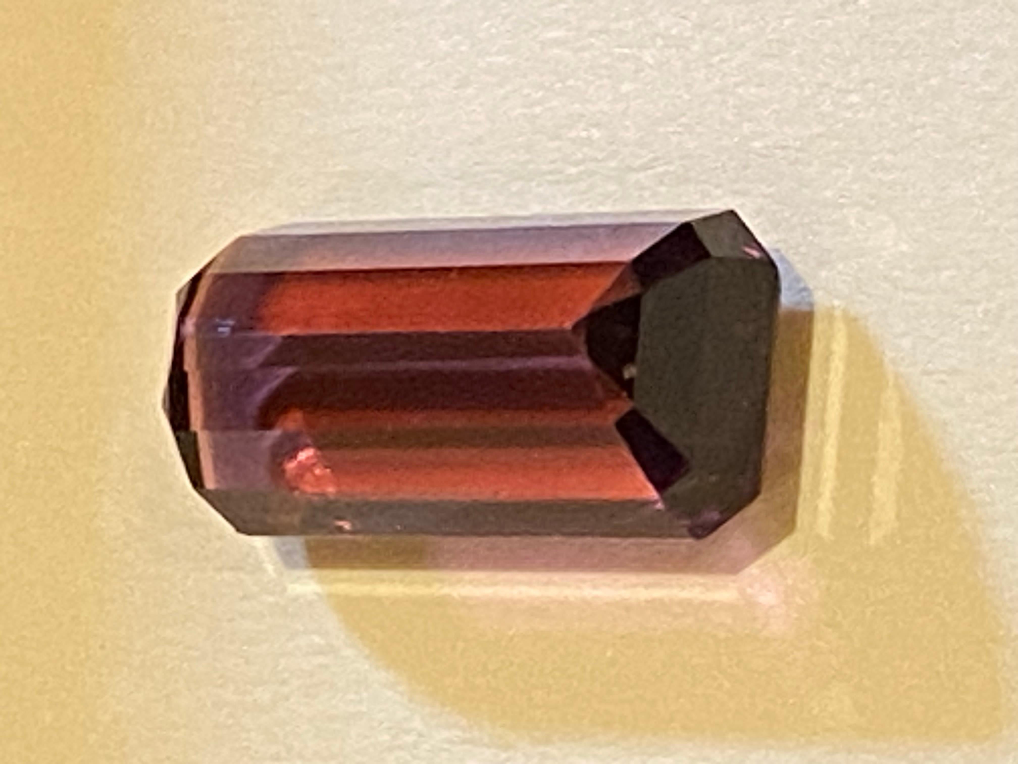 Taille baguette Tourmaline naturelle rouge violacée, taille baguette, 3,00 carats (12 mm x 6,5 mm) en vente