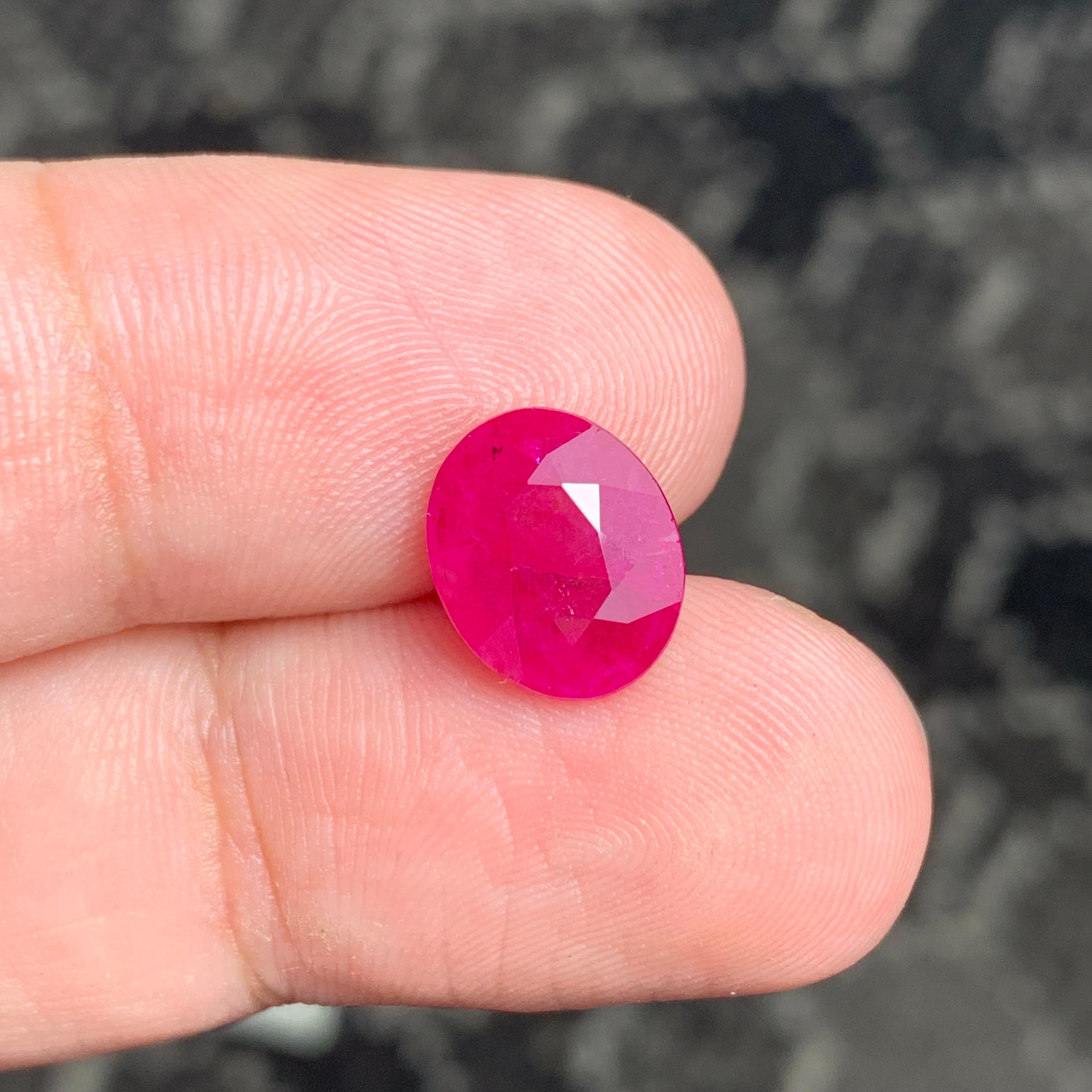 Gorgeous Natural Loose Ruby 3.55 Carat Oval Shape Ring Gemstone  In New Condition For Sale In Peshawar, PK