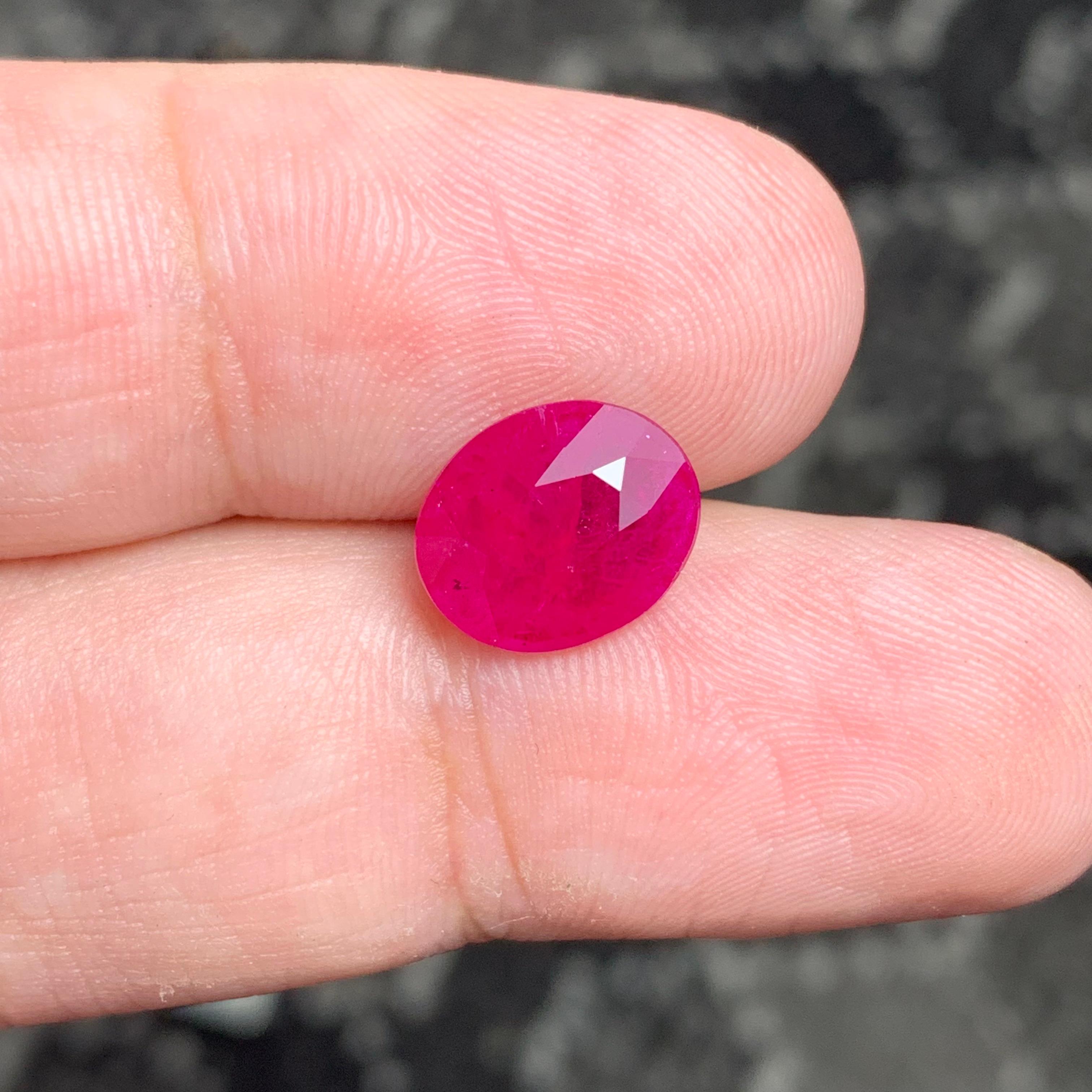 Precioso Rubí Natural Suelto 3,55 Quilates Anillo Forma Oval Gema en venta 3