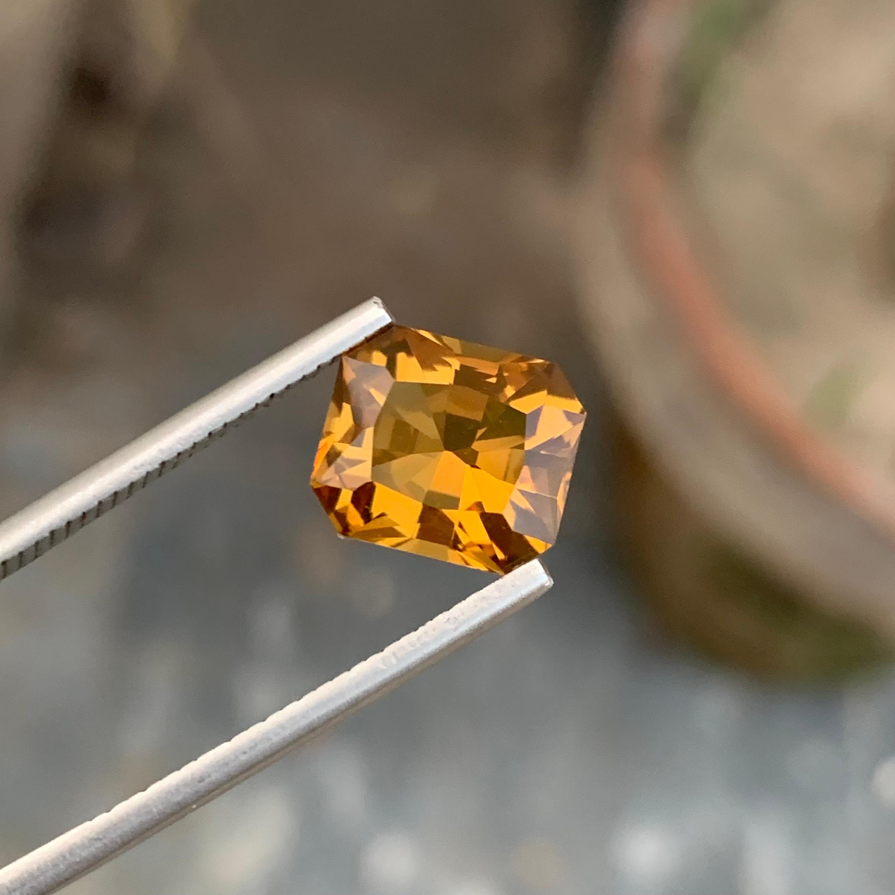 Taille émeraude Bague en citrine jaune naturelle non sertie de 3,45 carats en vente