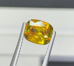 Pierre précieuse Sphène lustrée naturelle : Taille coussin multicolore, 2.26 carats