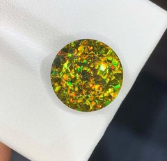 Natürlicher glänzender Sphene Titanit Edelstein: Mehrfarbiger runder Stein, 6,86 CT