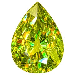 Esfena natural de Madagascar (titanita) de 2,37 quilates – Corte en pera con destellos arcoíris