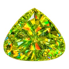 Natürlicher Sphene (Titanit) aus Madagaskar, 2.55 Karat – Fancy-Schliff mit Regenbogenfeuer