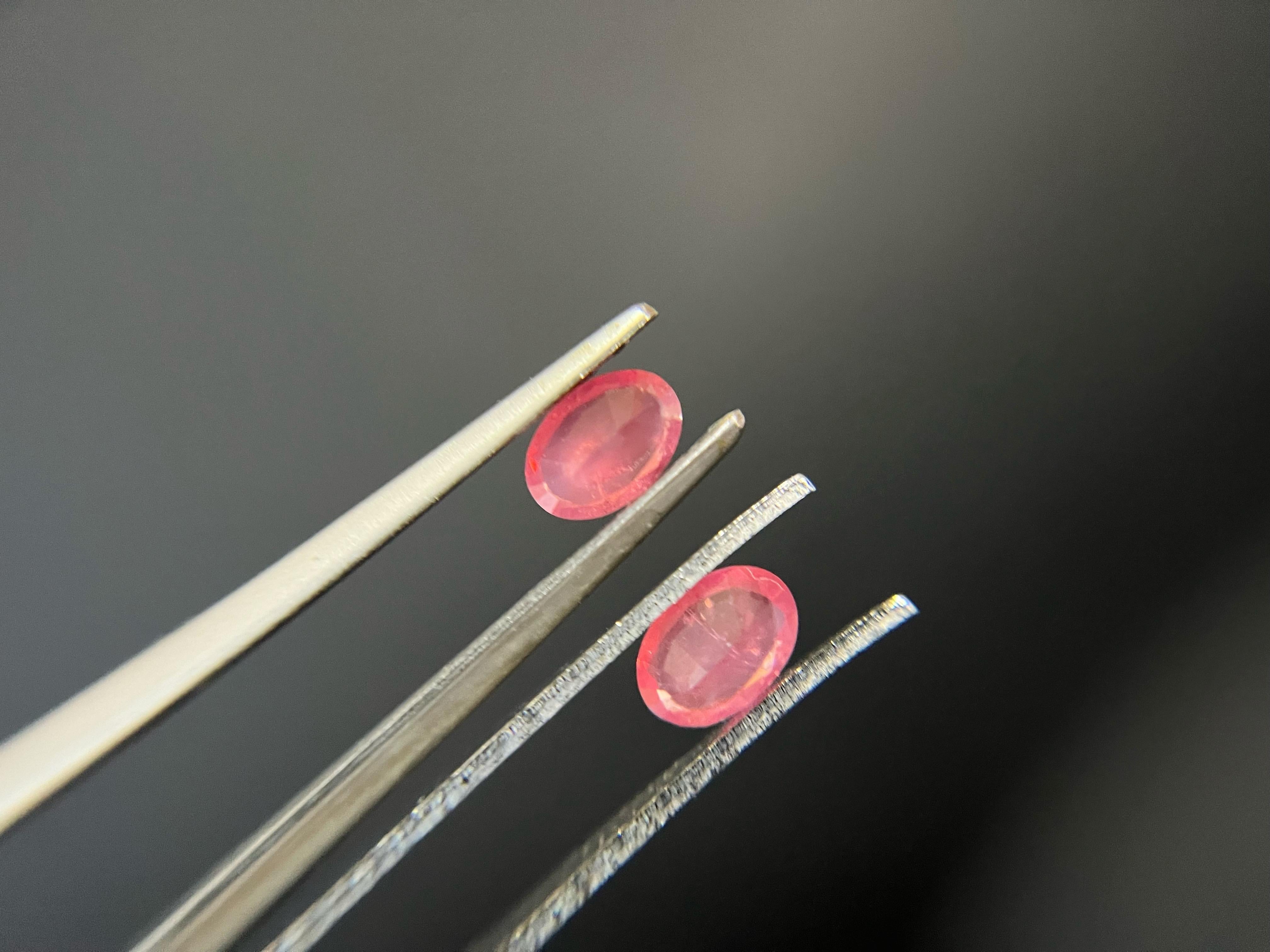 Par de gemas naturales de espinela mahenge para pendientes, fabricación de joyas en venta 4