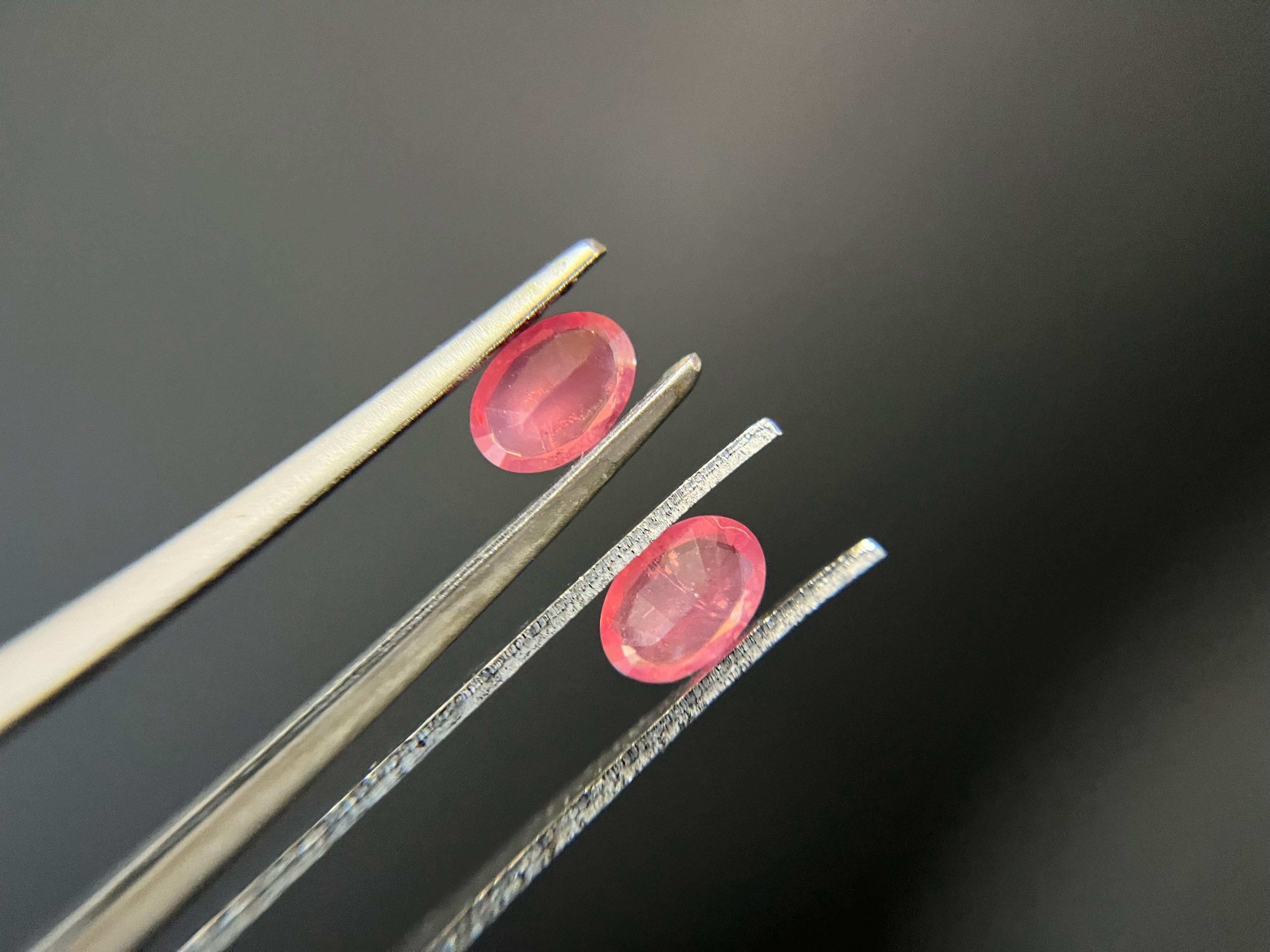 Par de gemas naturales de espinela mahenge para pendientes, fabricación de joyas en venta 5