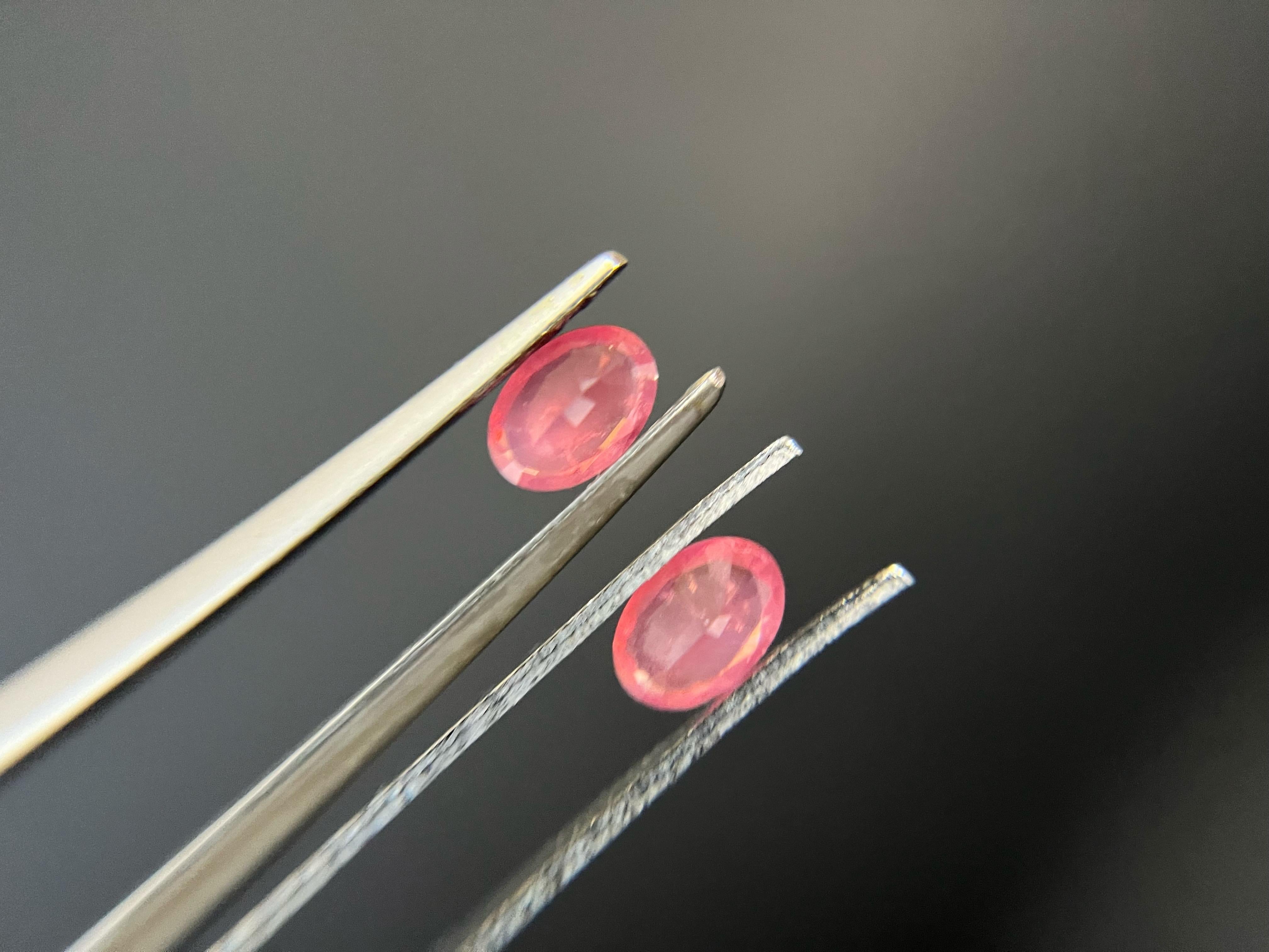 Par de gemas naturales de espinela mahenge para pendientes, fabricación de joyas en venta 6