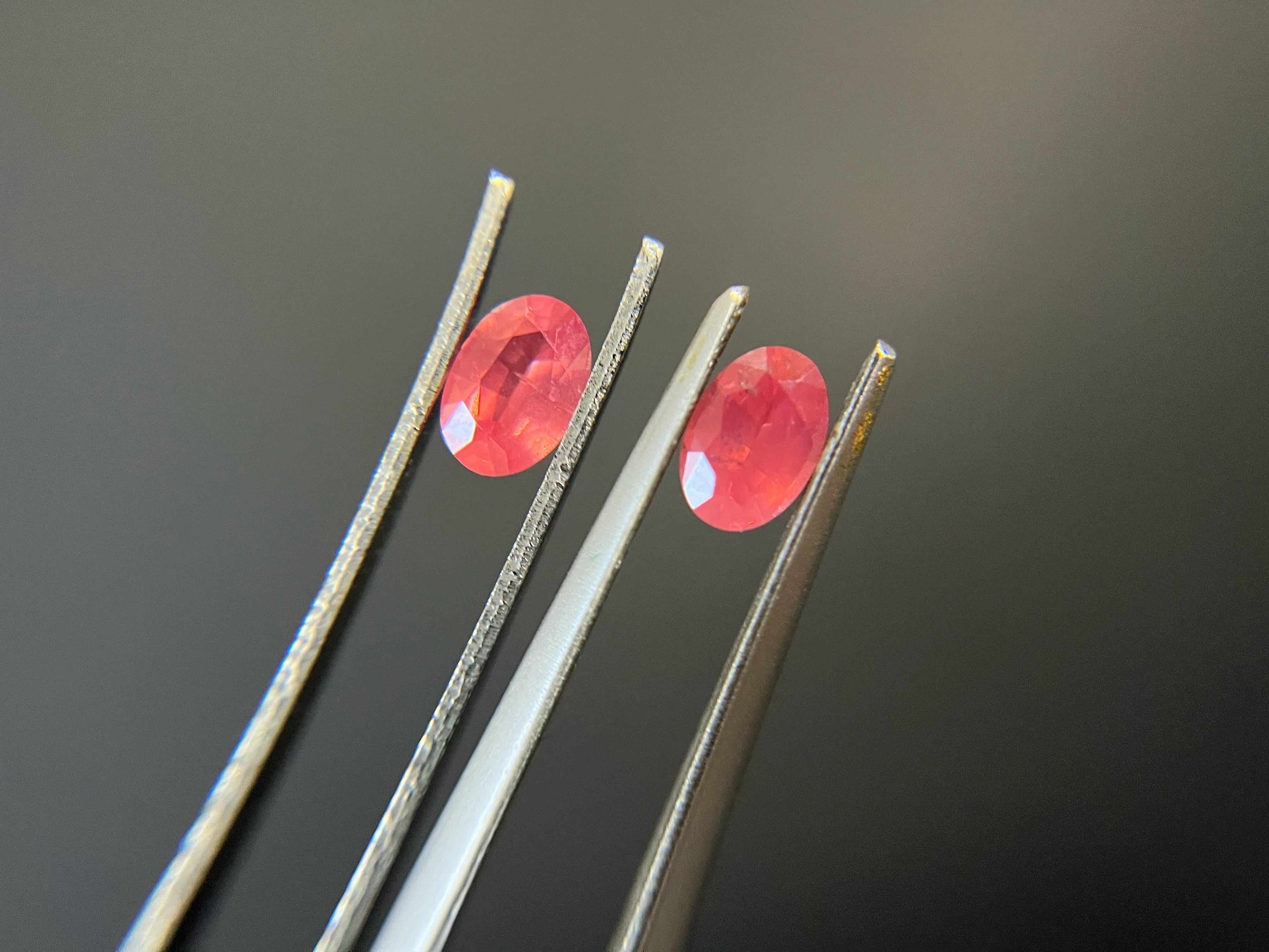 Par de gemas naturales de espinela mahenge para pendientes, fabricación de joyas en Nuevo estado para la venta en Kowloon, HK