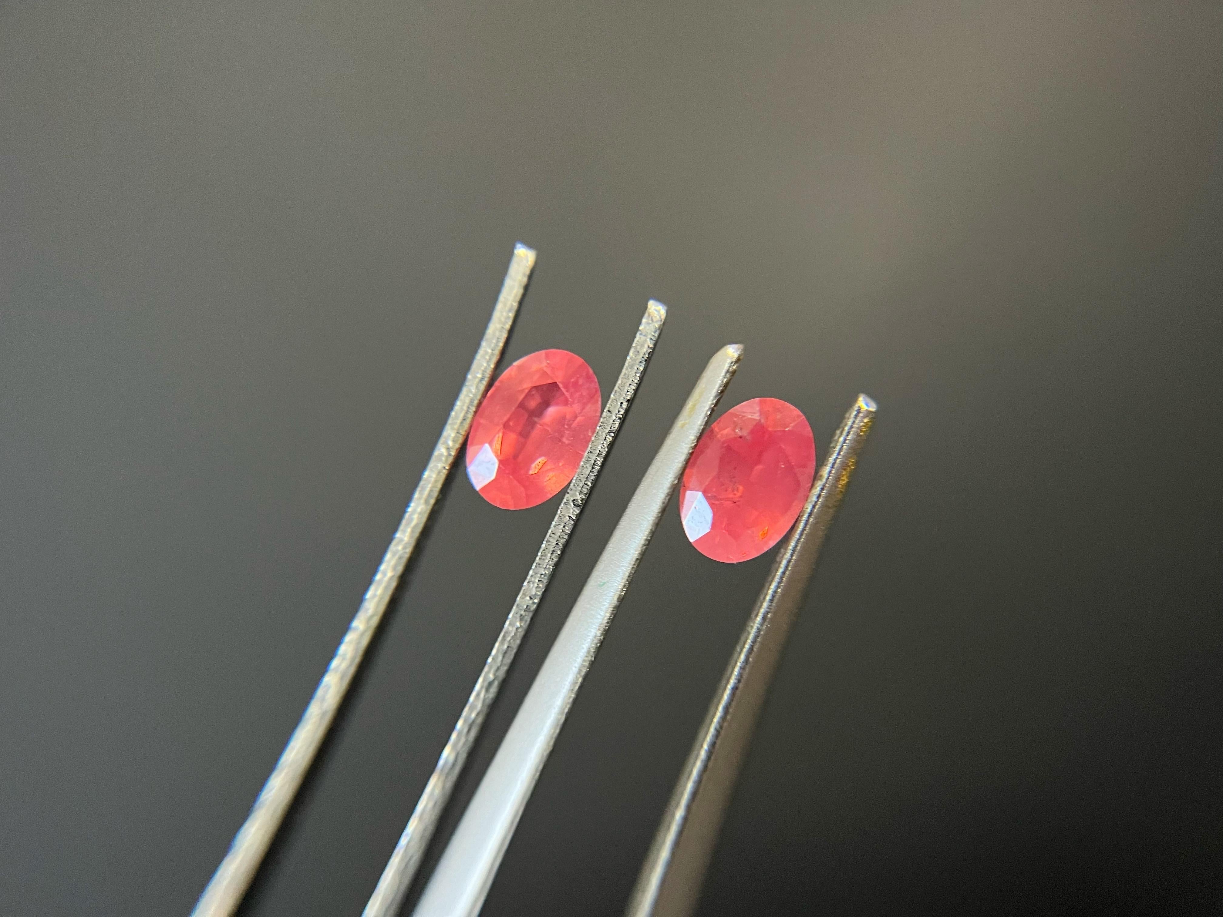 Femenino o masculino Par de gemas naturales de espinela mahenge para pendientes, fabricación de joyas en venta