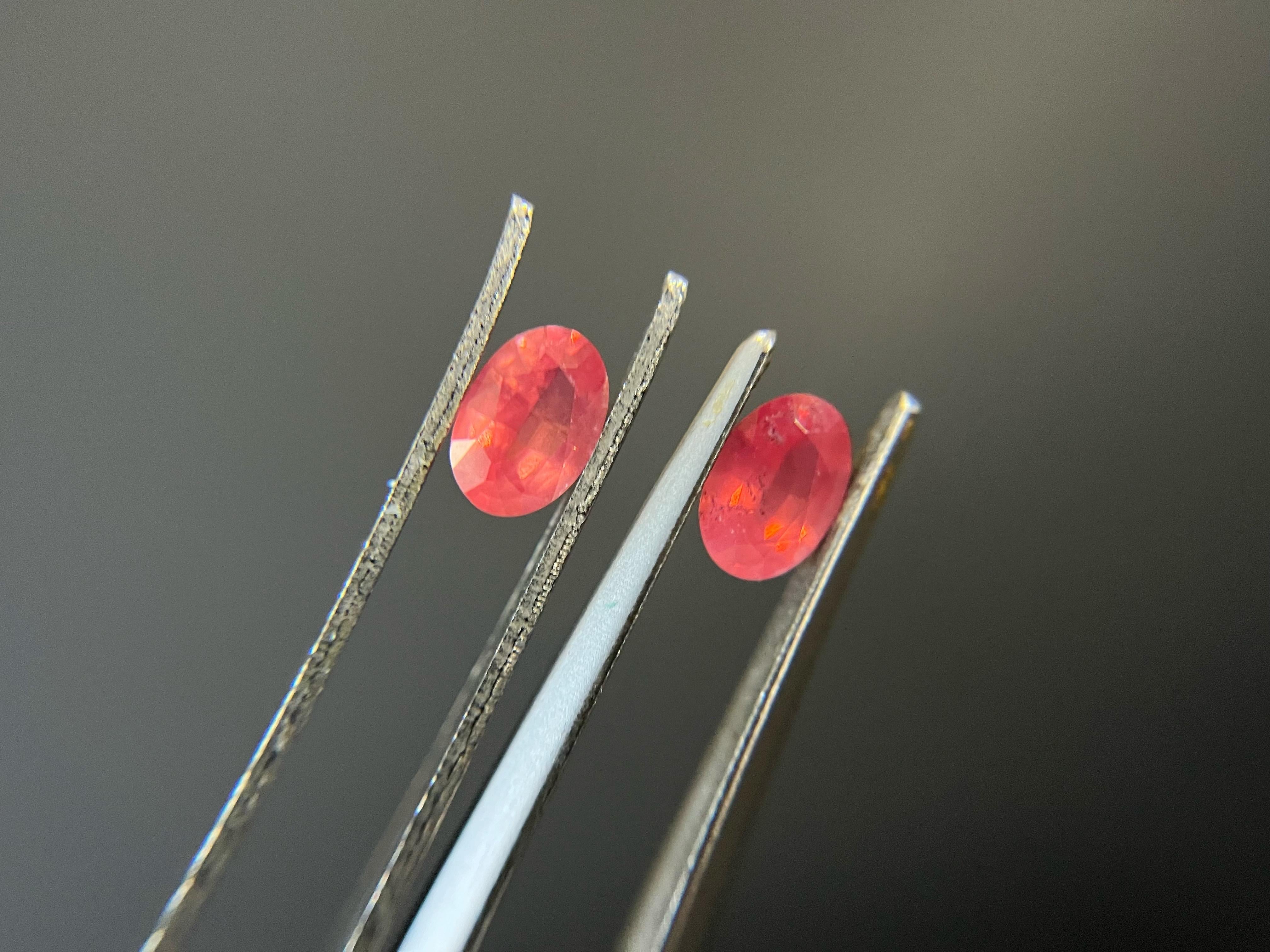 Par de gemas naturales de espinela mahenge para pendientes, fabricación de joyas en venta 1