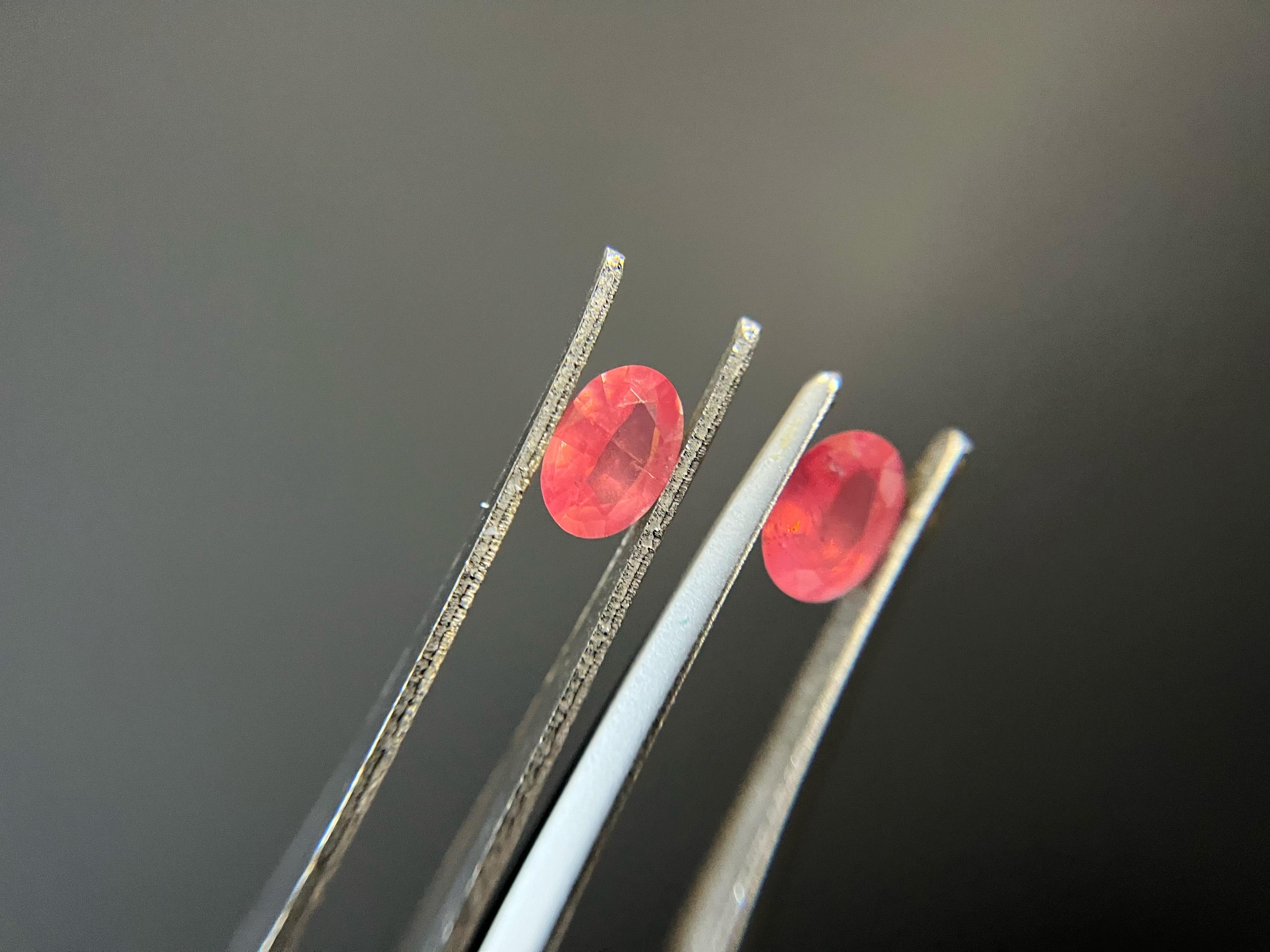 Par de gemas naturales de espinela mahenge para pendientes, fabricación de joyas en venta 2