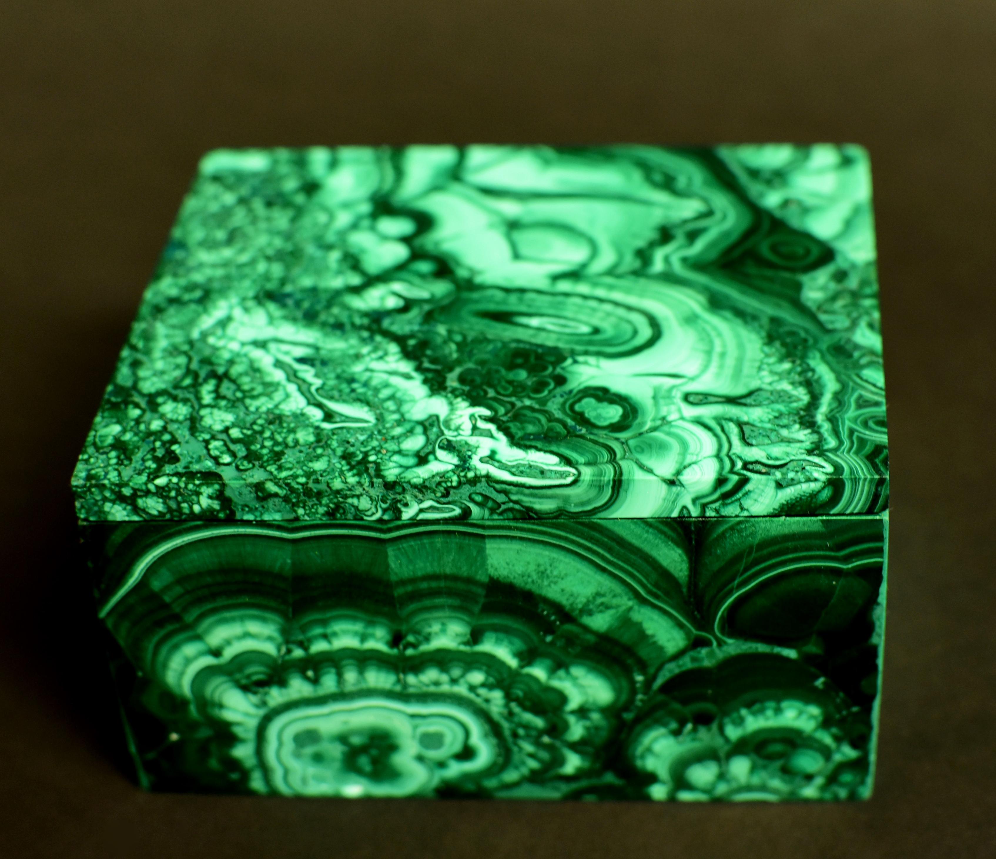 Natural Malachite Box 1.4 Lb Full Slab Gemstone Jewelry Box In Excellent Condition In Somis, CA