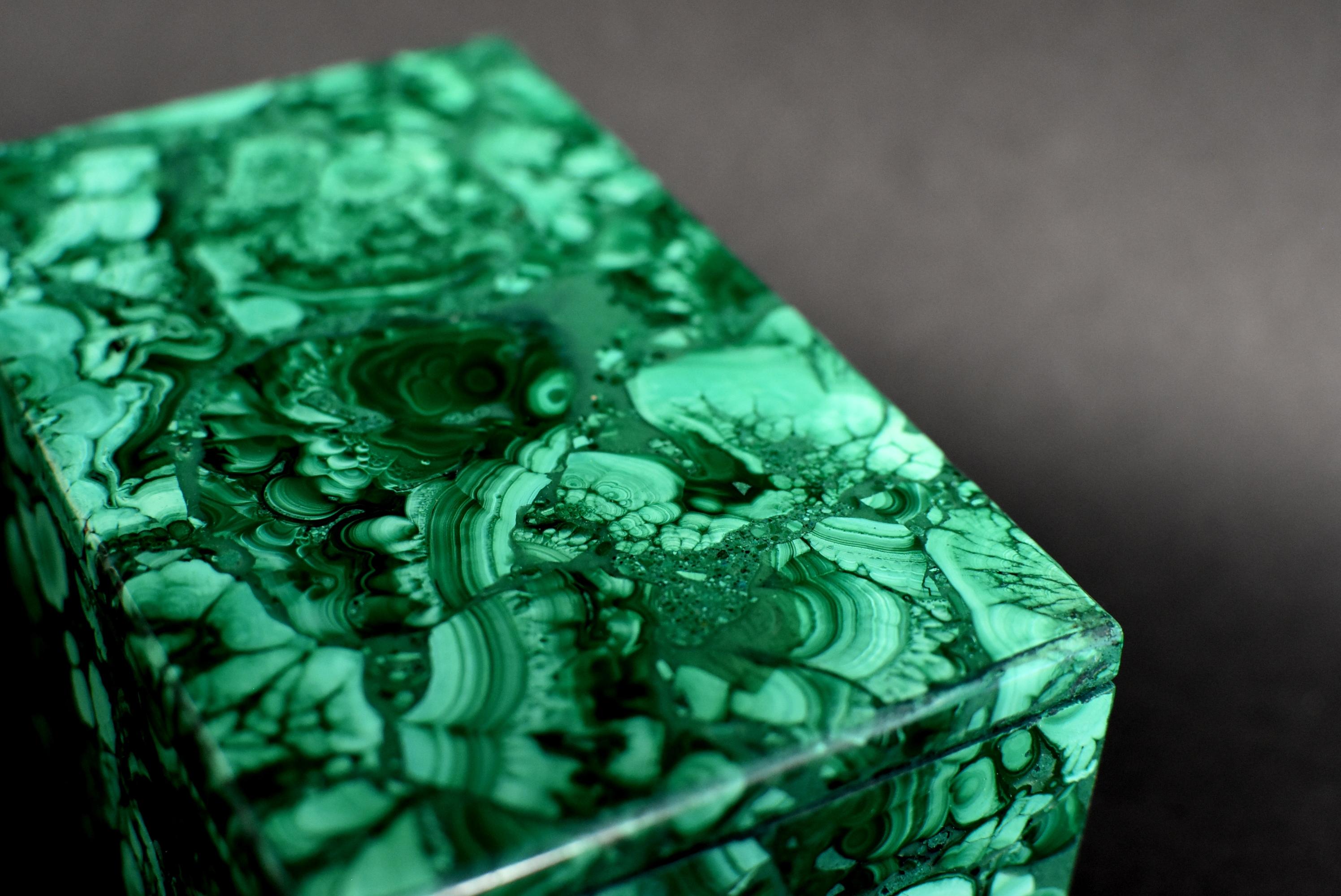 Natural Malachite Box, 1.75 lb Large Full Slab Jewelry Box In Excellent Condition In Somis, CA