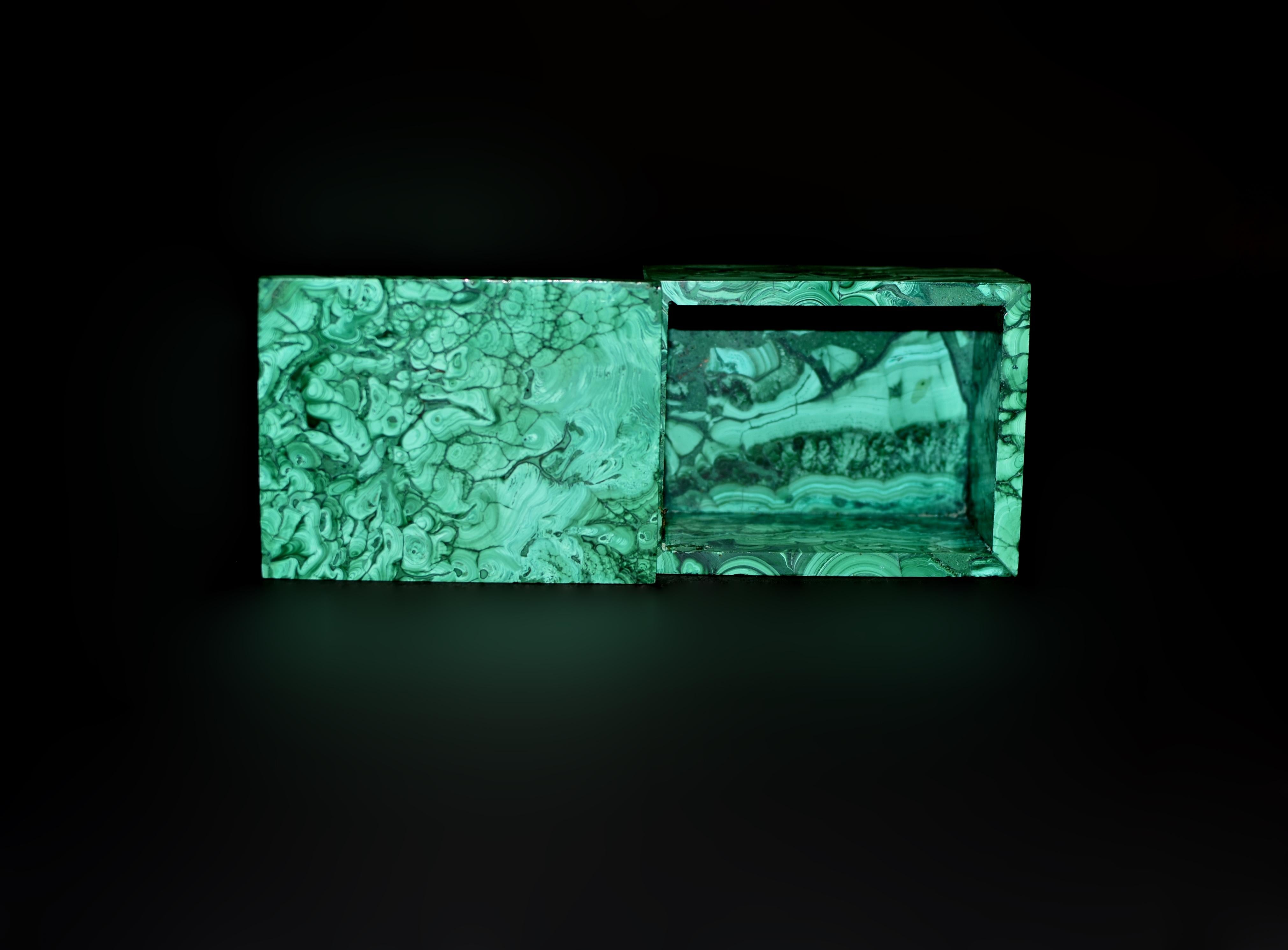 XXI secolo e contemporaneo Scatola di malachite naturale con cellule in vendita