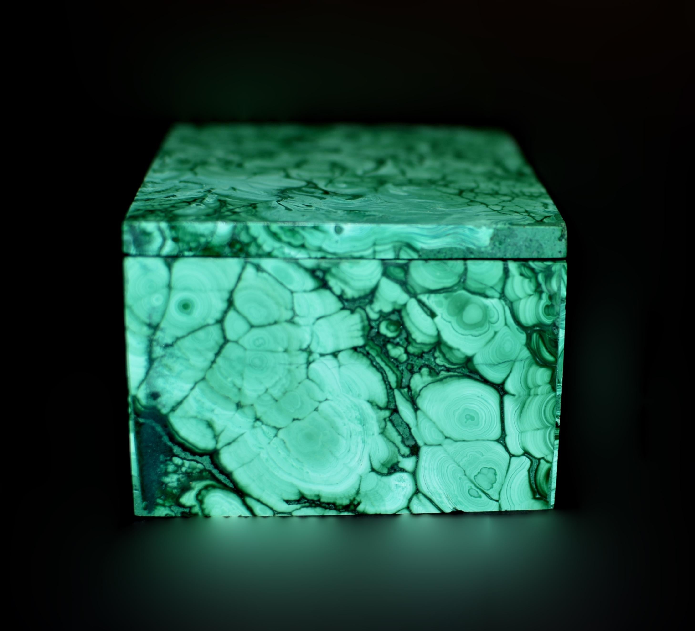 Scatola di malachite naturale con cellule in vendita 1