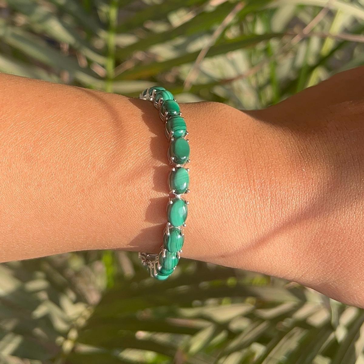 Women's Natural Malachite Oval Cabochon Bracelet Gift for Garndma in 925 Silver Bracelet For Sale