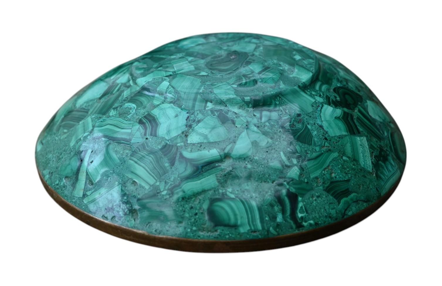 Congolese Ciotola rotonda in malachite Nature  con bordo in ottone, anni '50 in vendita
