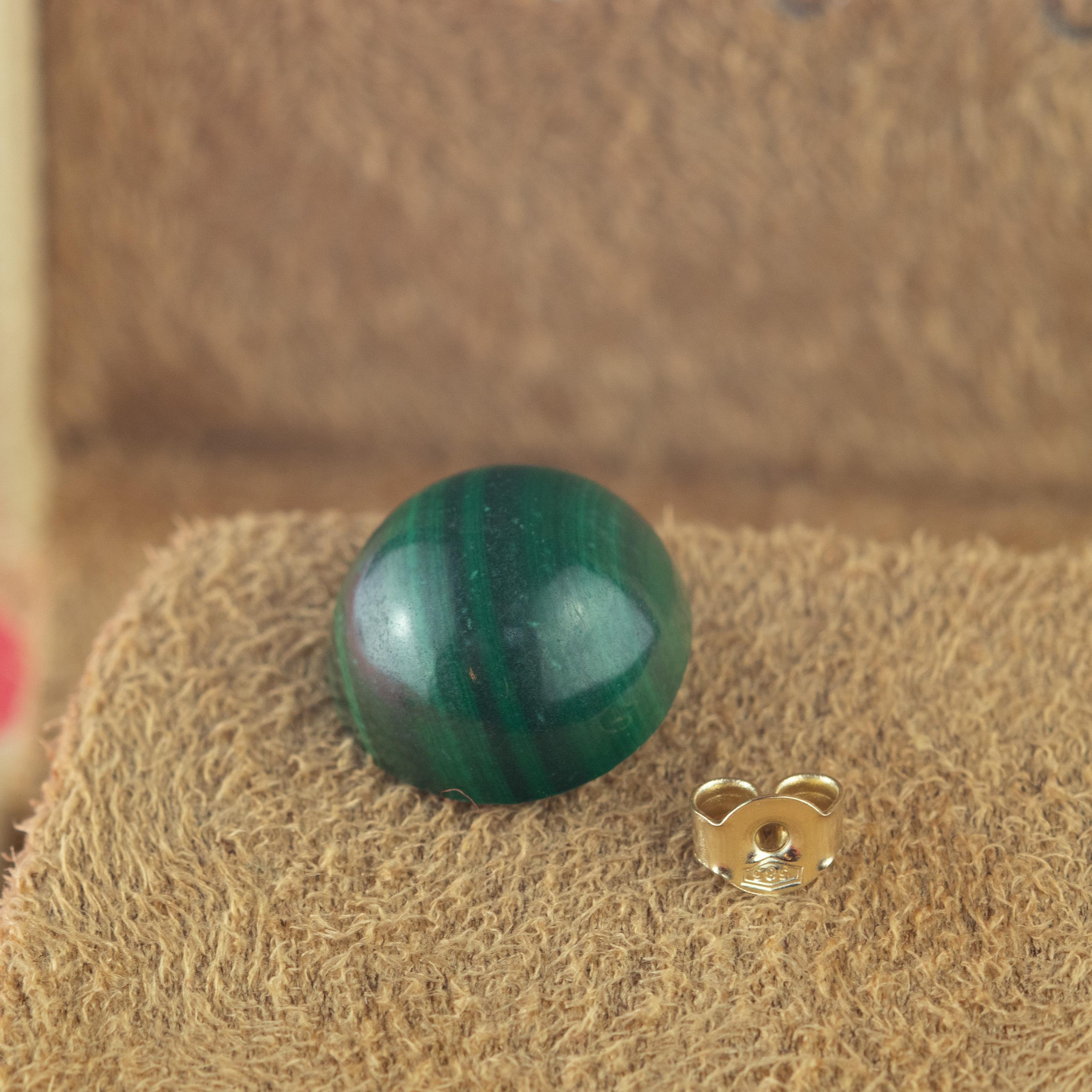 Malaquita Natural Cabujón Redondo Oro de 14 Kilates Pendientes de Cóctel Chic en venta 4