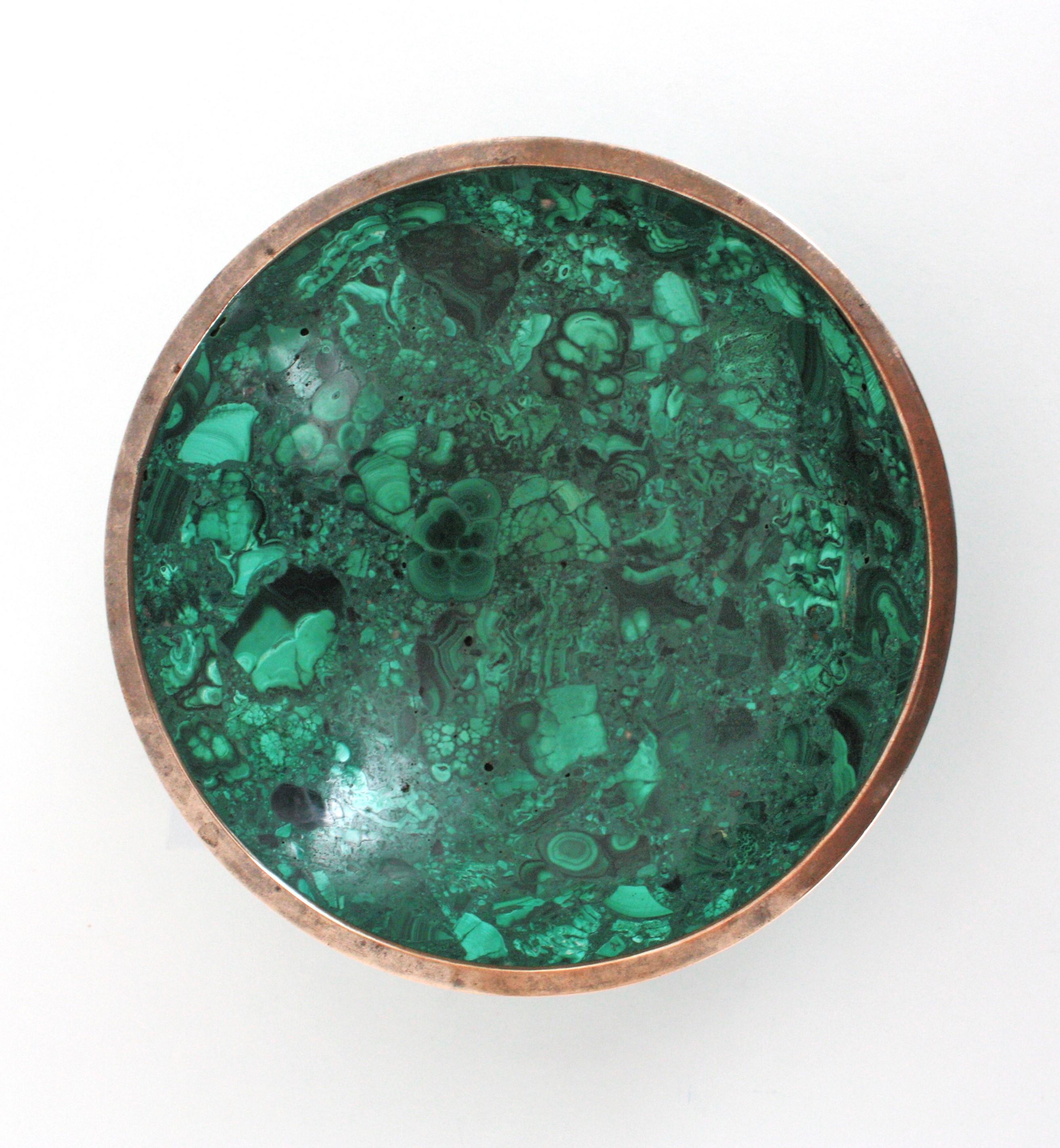 Ciotola rotonda in pietra malachite naturale / Vide-Poche con bordo in metallo, anni '50 in vendita 6