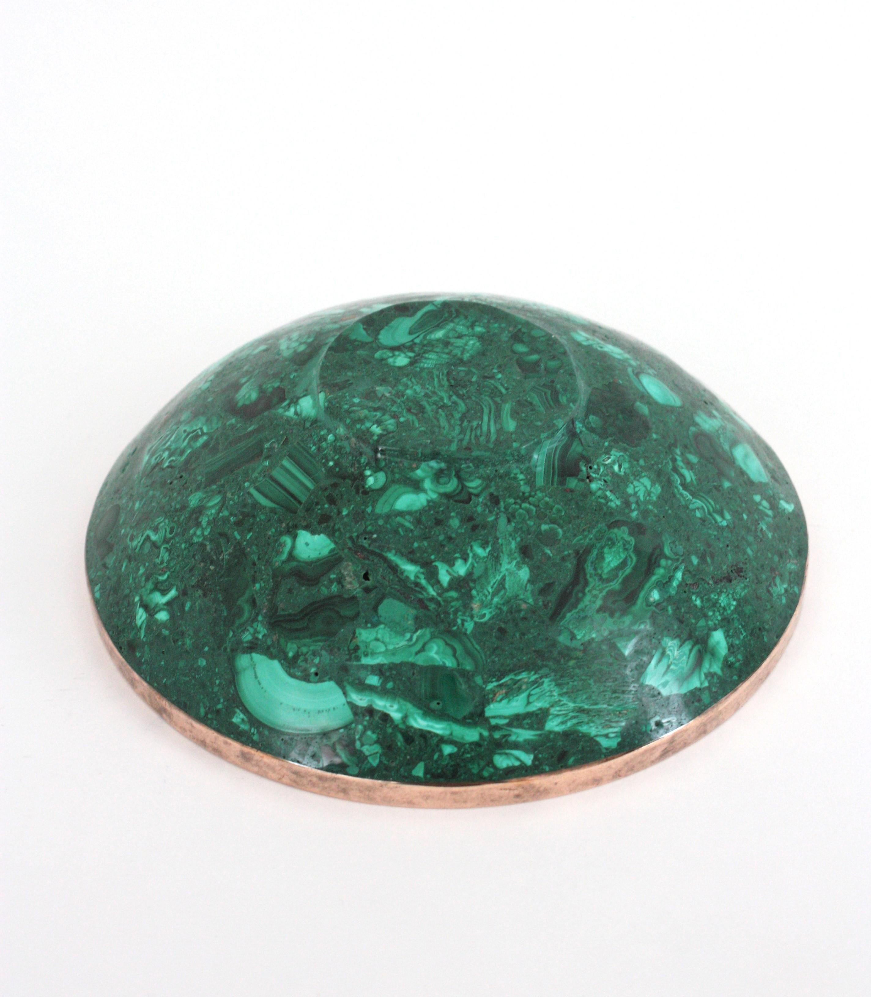 Ciotola rotonda in pietra malachite naturale / Vide-Poche con bordo in metallo, anni '50 in vendita 11