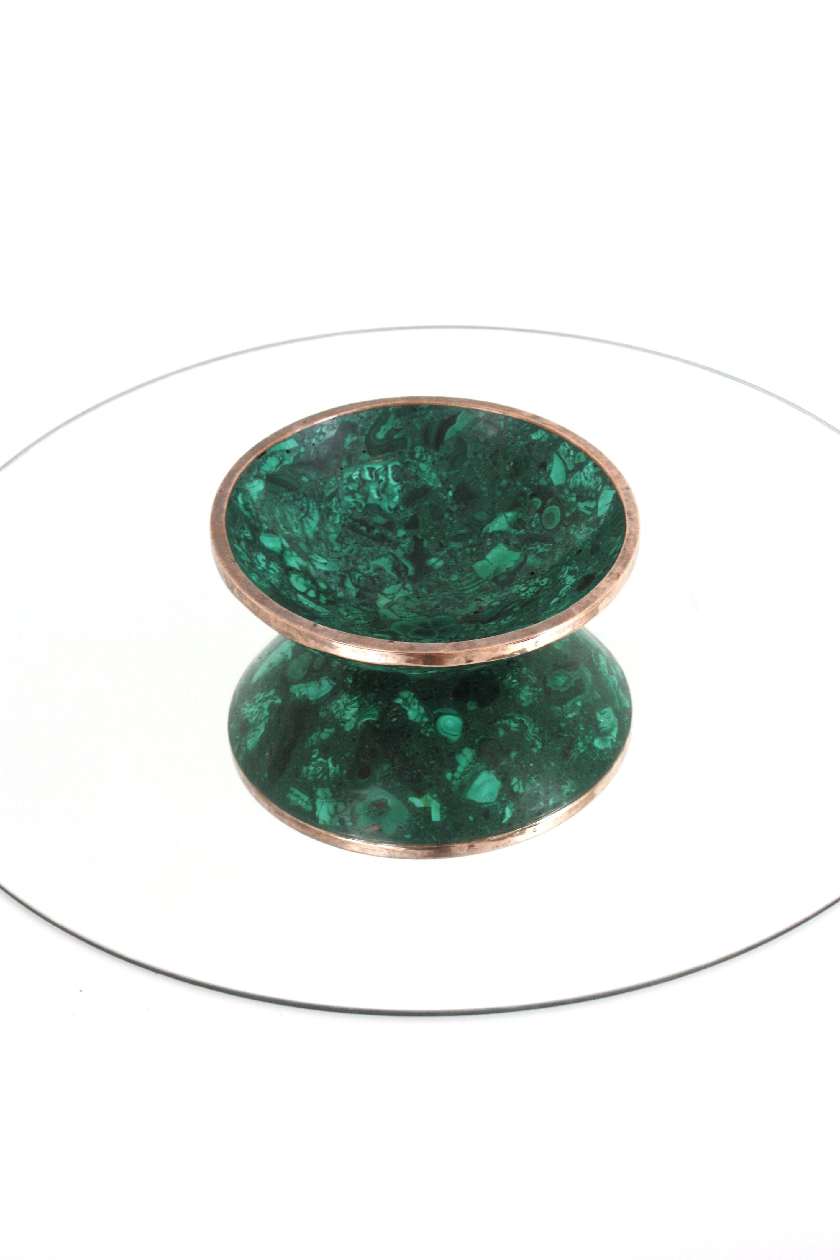 Ciotola rotonda in pietra malachite naturale / Vide-Poche con bordo in metallo, anni '50 in vendita 12
