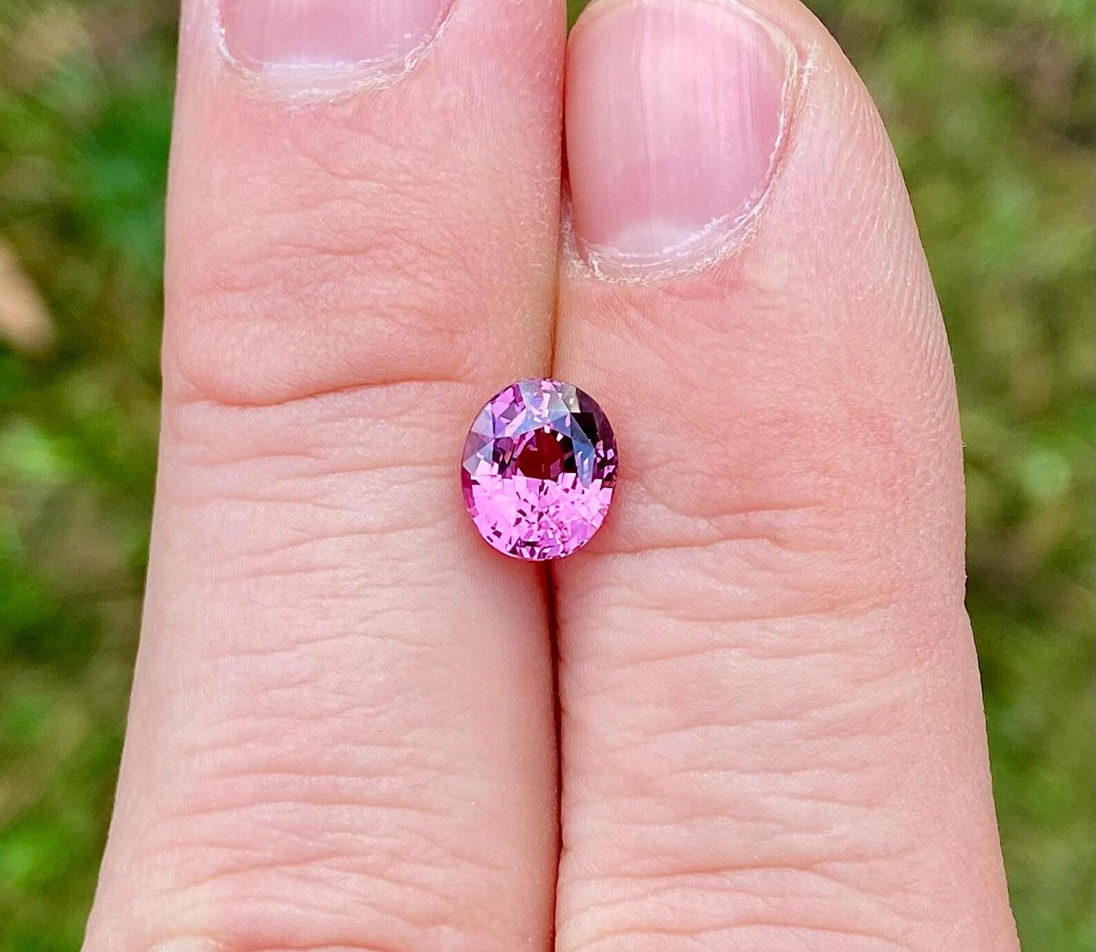 Granate de Malaya natural Gema suelta

Laboratorio certificado: GFCO
Color de la gema: ROSA
Tipo de gema: Granate Malaya
Tamaño de la gema: 7,98x6,83x4,90 mm.
Grado de corte: Excelente
Claridad/Grado: Limpio a lupa
Forma de la gema: Talla