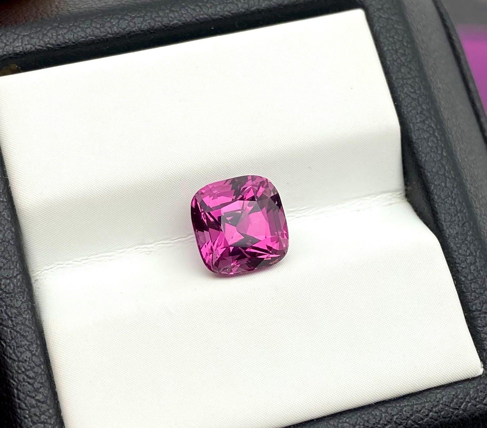 Pierre précieuse non sertie de 3,17 carats, taille coussin, certificat GFCO en vente 2