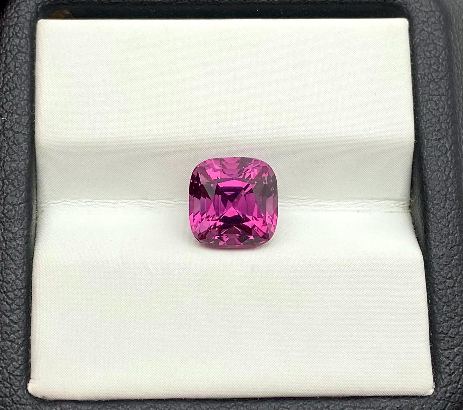 Pierre précieuse non sertie de 3,17 carats, taille coussin, certificat GFCO en vente 4