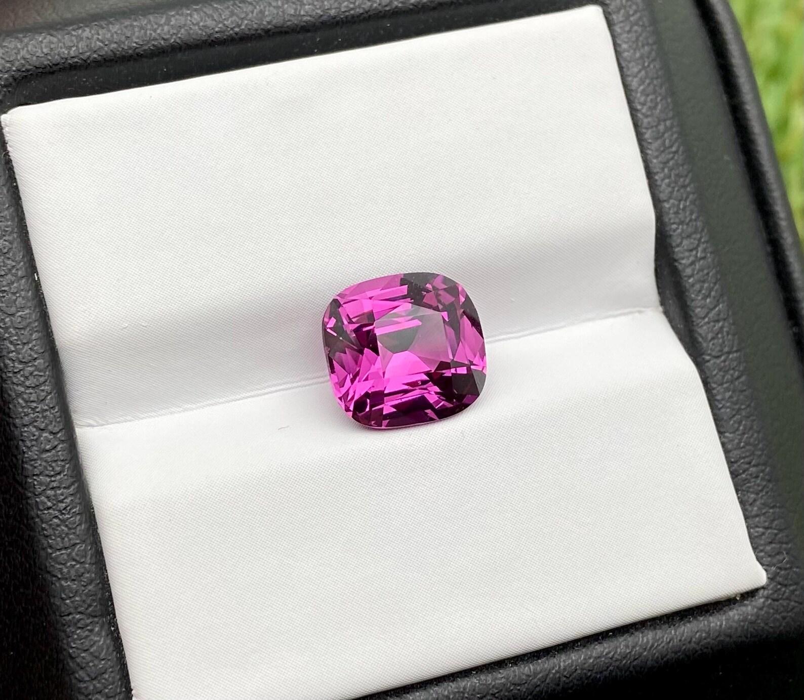 Pierre précieuse non sertie de 3.75 carats, taille coussin, certificat GFCO en vente 5