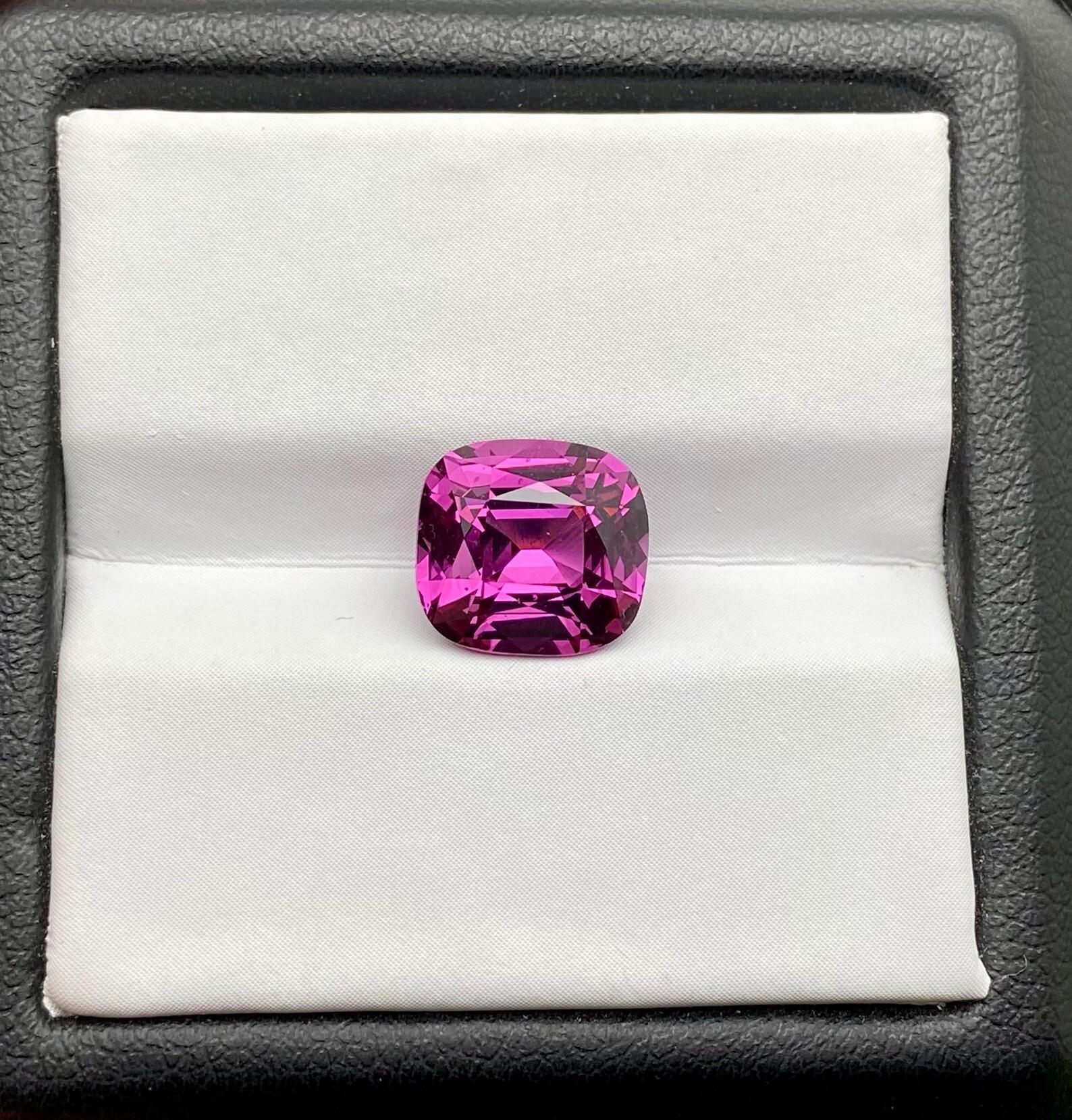 Pierre précieuse non sertie de 3.75 carats, taille coussin, certificat GFCO en vente 6