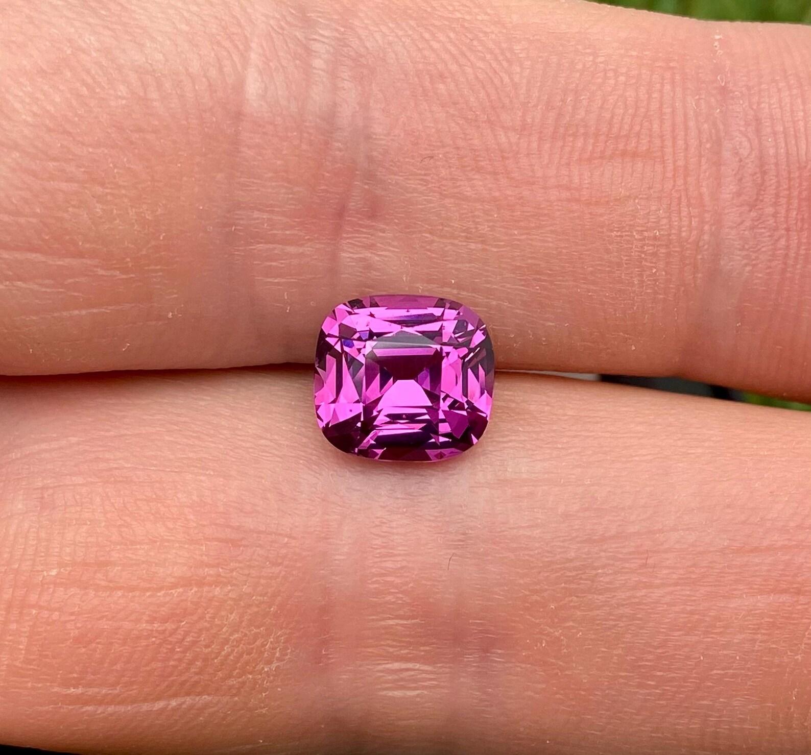 Grenat de Malaya Naturel Pierre précieuse en vrac

Certifié par un laboratoire : GFCO
Couleur des pierres : VIVID PINK
Type de pierre précieuse : Grenat de Malaya
Taille de la pierre : 9.09x8.44x5.79 mm.
Qualité de la coupe :