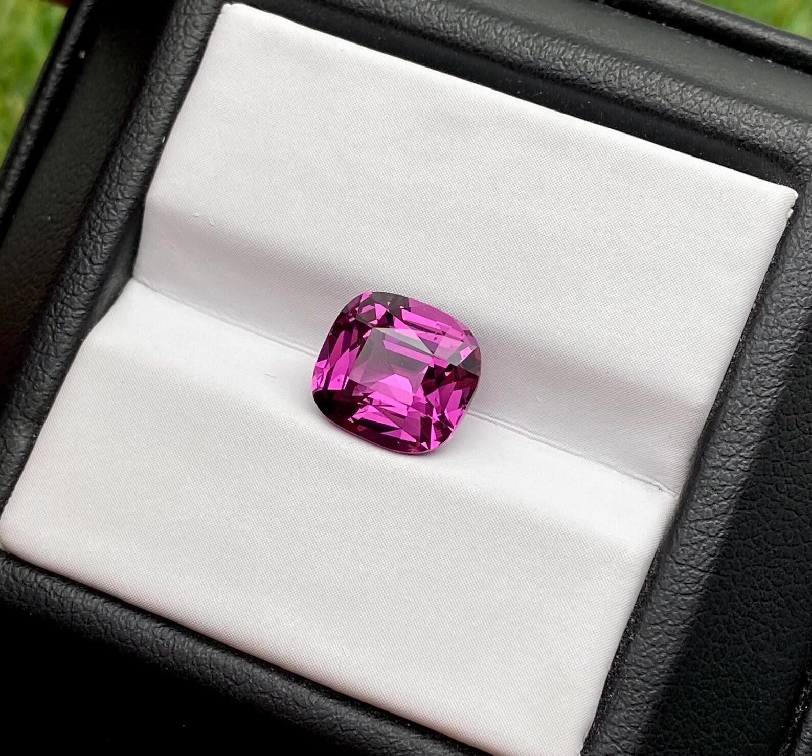 Pierre précieuse non sertie de 3.75 carats, taille coussin, certificat GFCO en vente 1