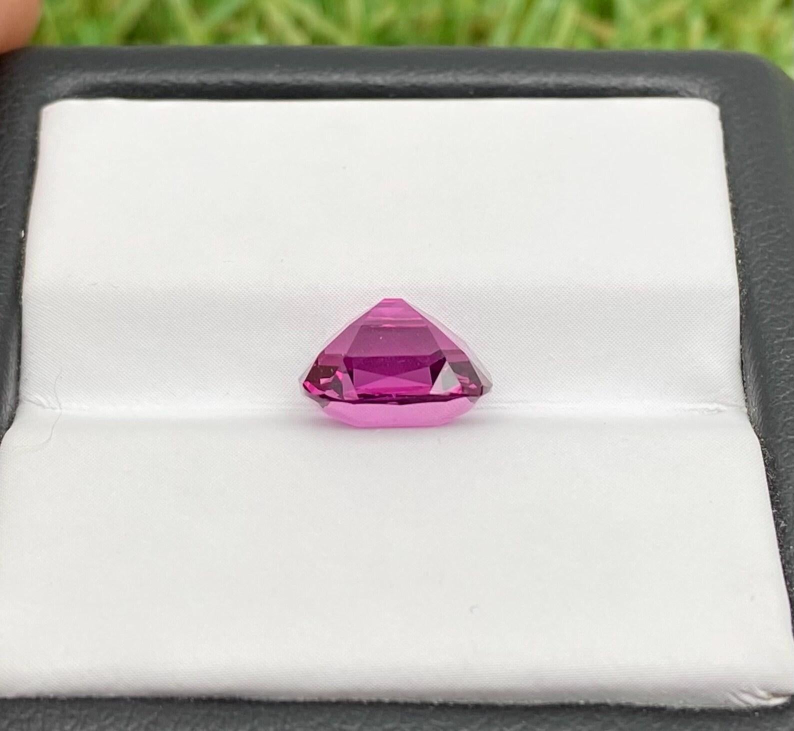Pierre précieuse non sertie de 3.75 carats, taille coussin, certificat GFCO en vente 2