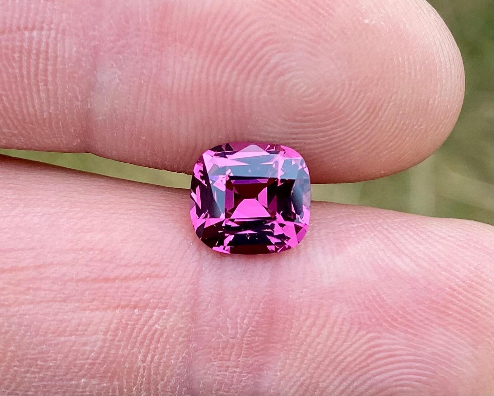 Pierre précieuse non sertie de 3.75 carats, taille coussin, certificat GFCO en vente 3