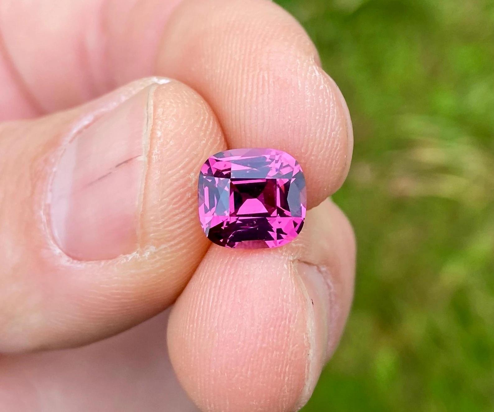 Gemma sfusa di granato naturale di Malaya da 3.75 carati, taglio a cuscino, certificato GFCO