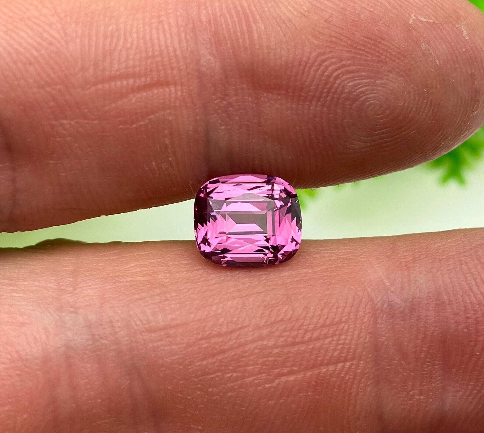 Natürlicher Malaya Granat loser Edelstein 4,73 ct, Seltene Farbe, Hohe Qualität Stone! (Kissenschliff) im Angebot