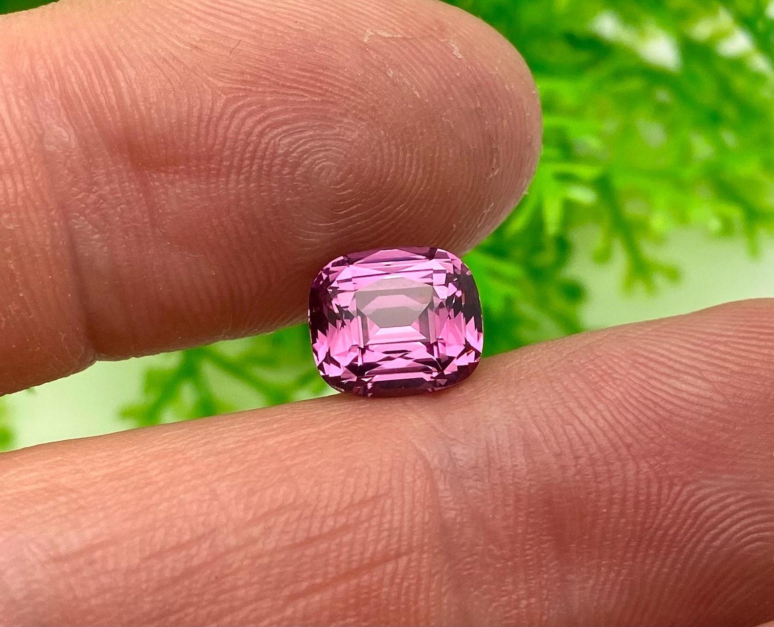 Natürlicher Malaya Granat loser Edelstein 4,73 ct, Seltene Farbe, Hohe Qualität Stone! für Damen oder Herren im Angebot