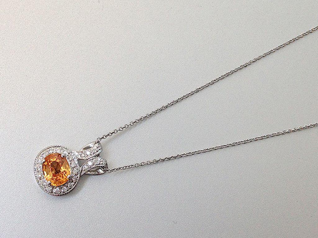 Taille mixte Pendentif en or blanc 14 carats avec diamants et grenat mandarin naturel de 0,83 carat en vente