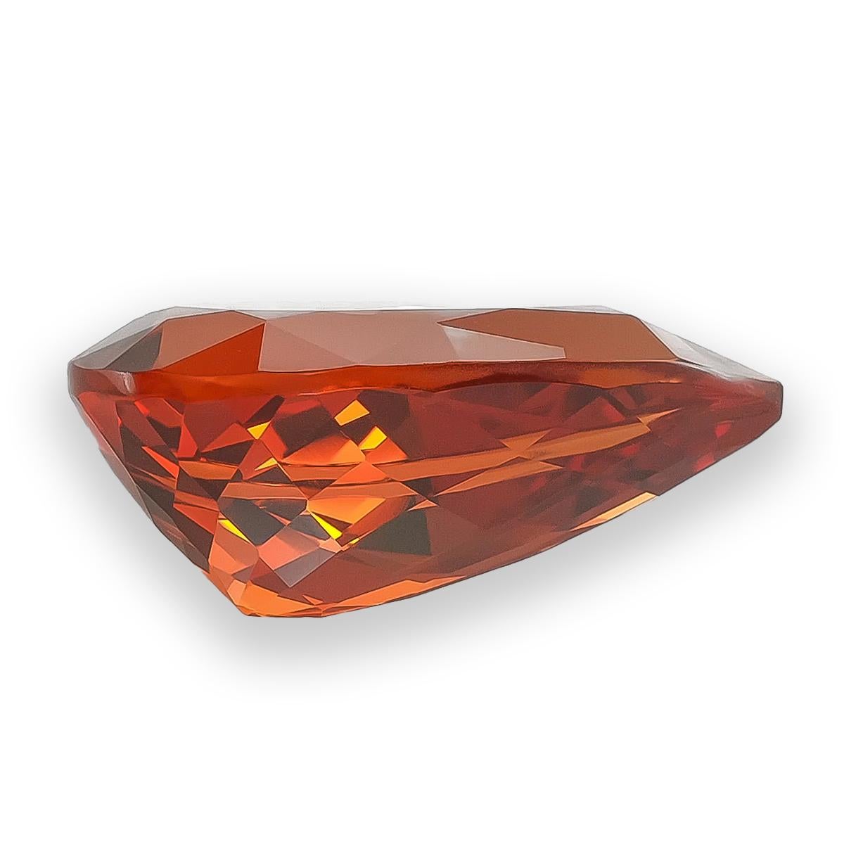 Donna Gemma di granato mandarino-spessartite Nature 13,57 carati con rapporto Guild in vendita