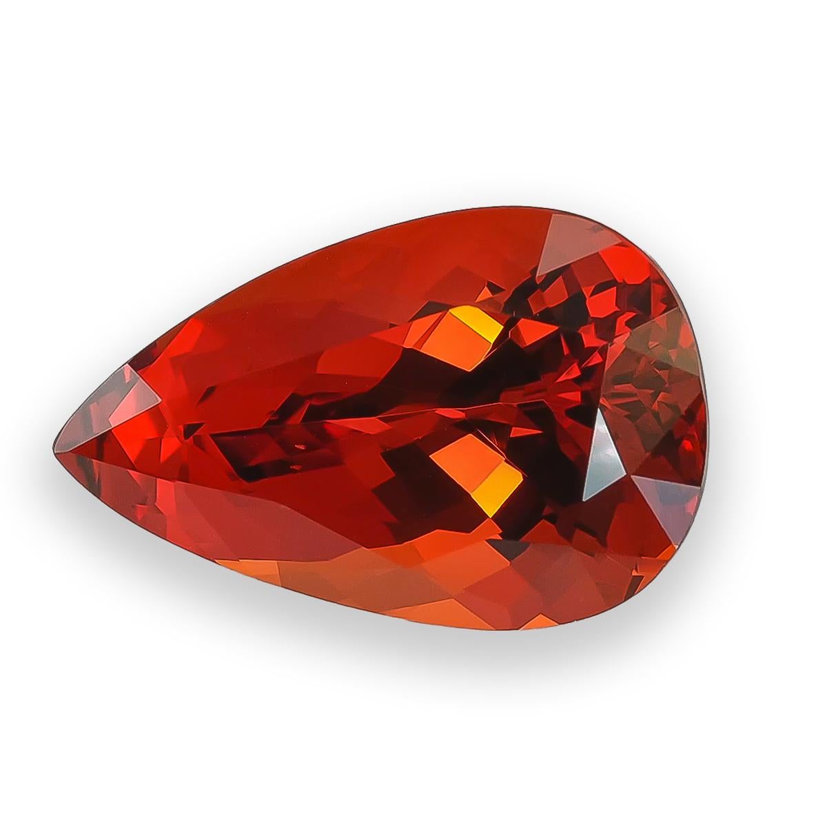 Scopri l'ardente brillantezza di questo granato mandarino-spessartite naturale da 26,61 carati, certificato dal Guild Gem Lab. Il suo vibrante colore arancione scuro e l'impressionante forma a pera la rendono una gemma di spicco, perfetta per un