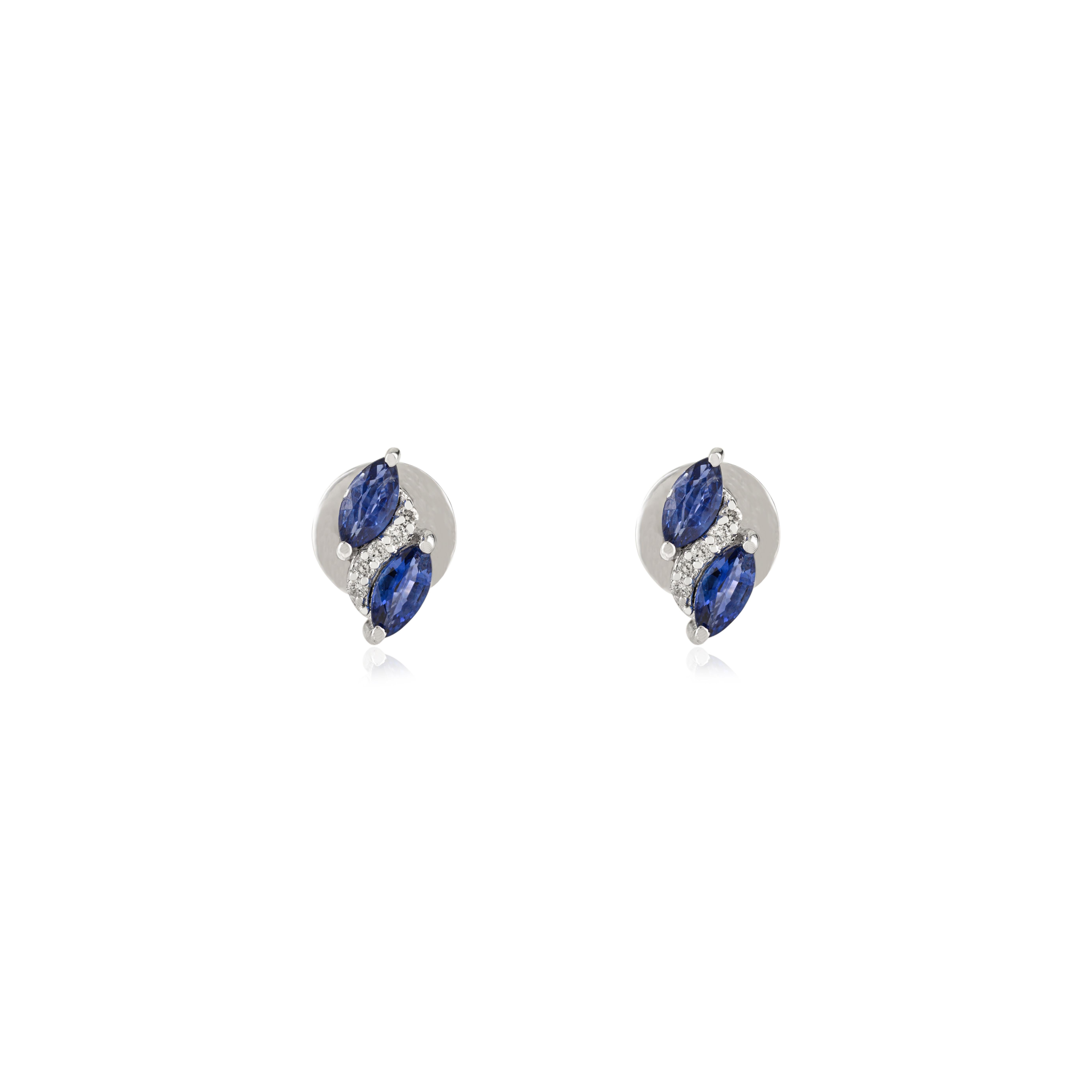 Art déco Boucles d'oreilles en or blanc 14K avec saphir bleu marquis naturel et diamant en grappe en vente