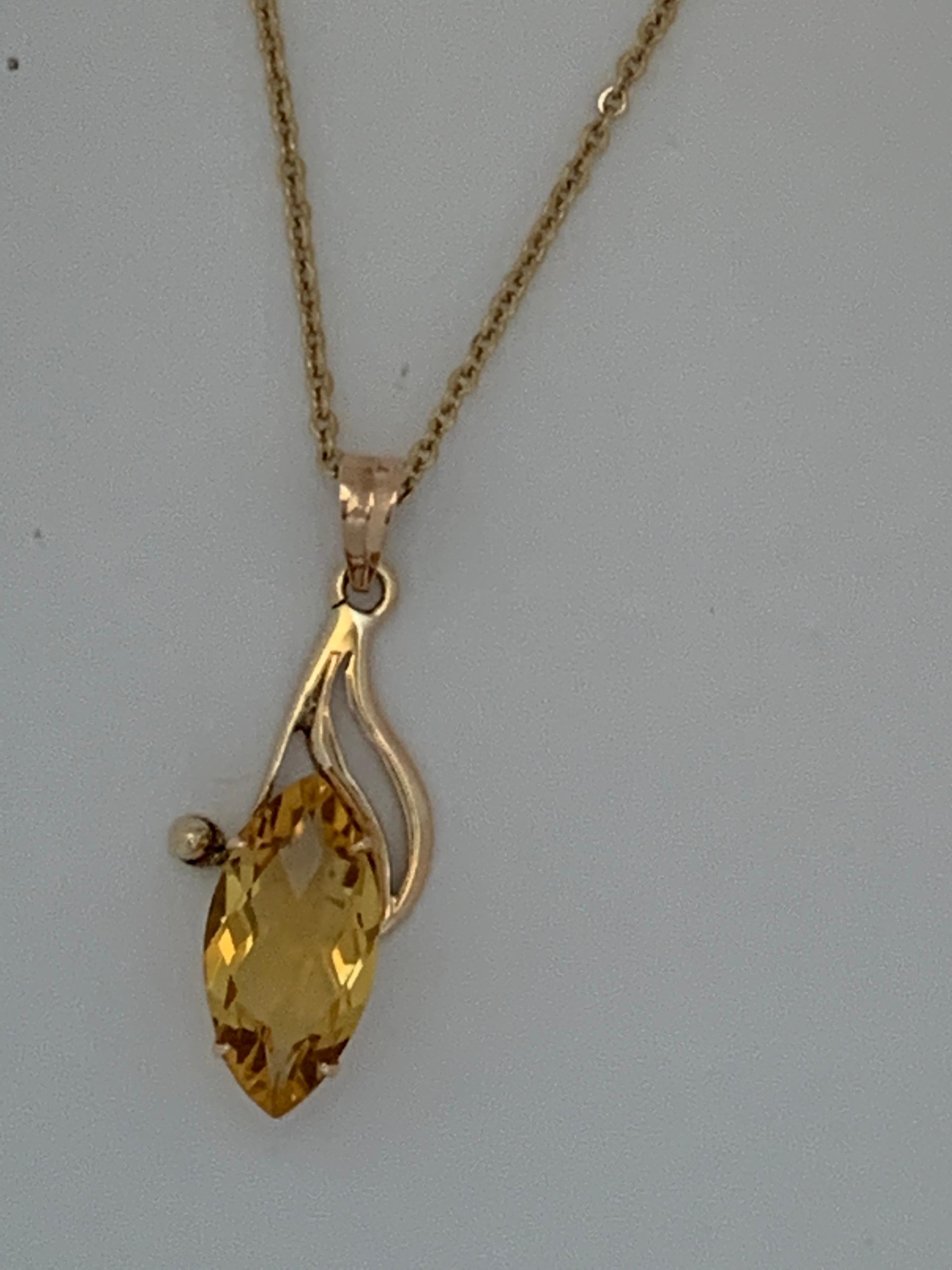 Contemporary Natural Marquise Citrine Pendant with Chain 14 Karat Gold For Sale