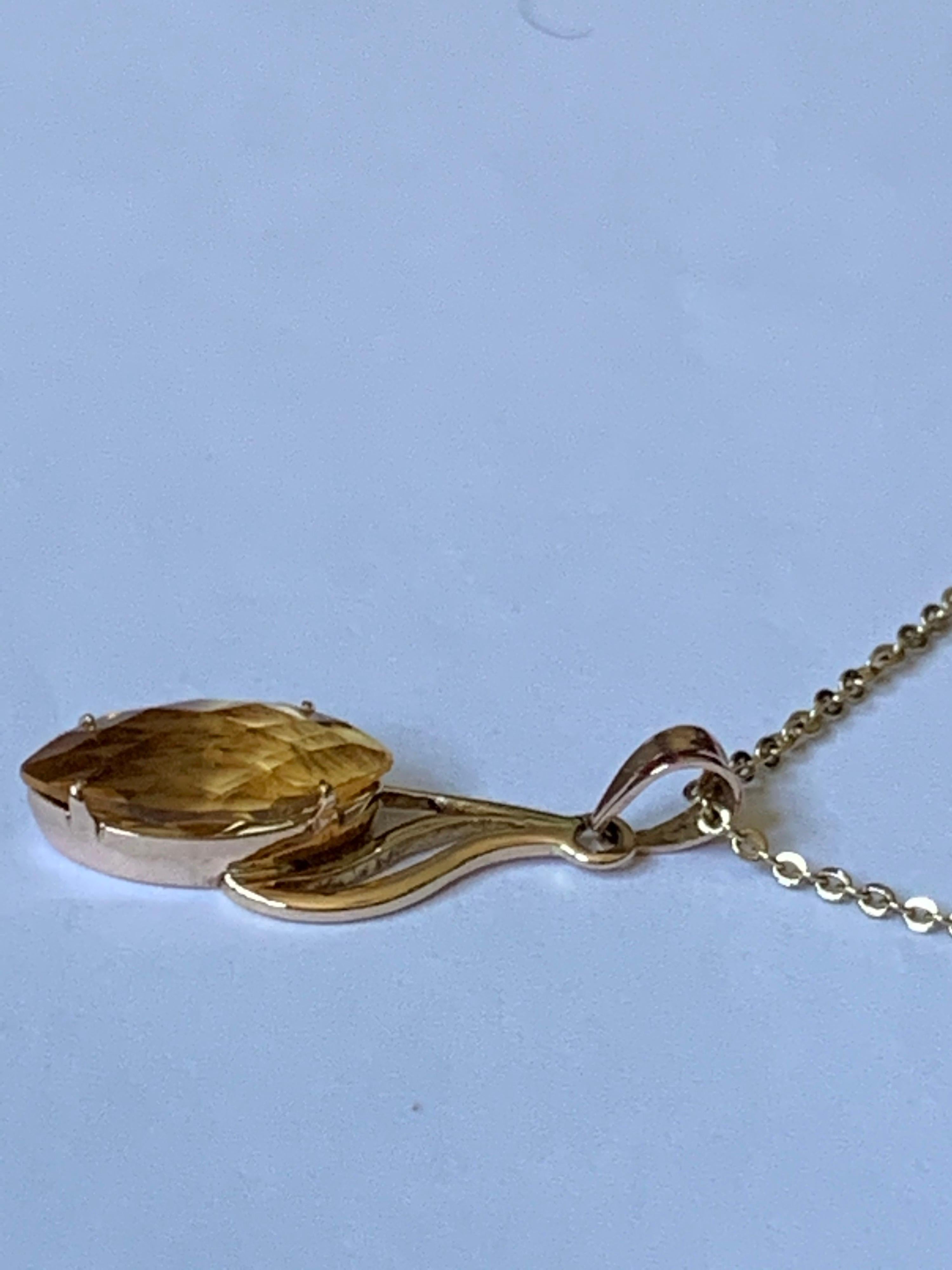 Natural Marquise Citrine Pendant with Chain 14 Karat Gold For Sale 1