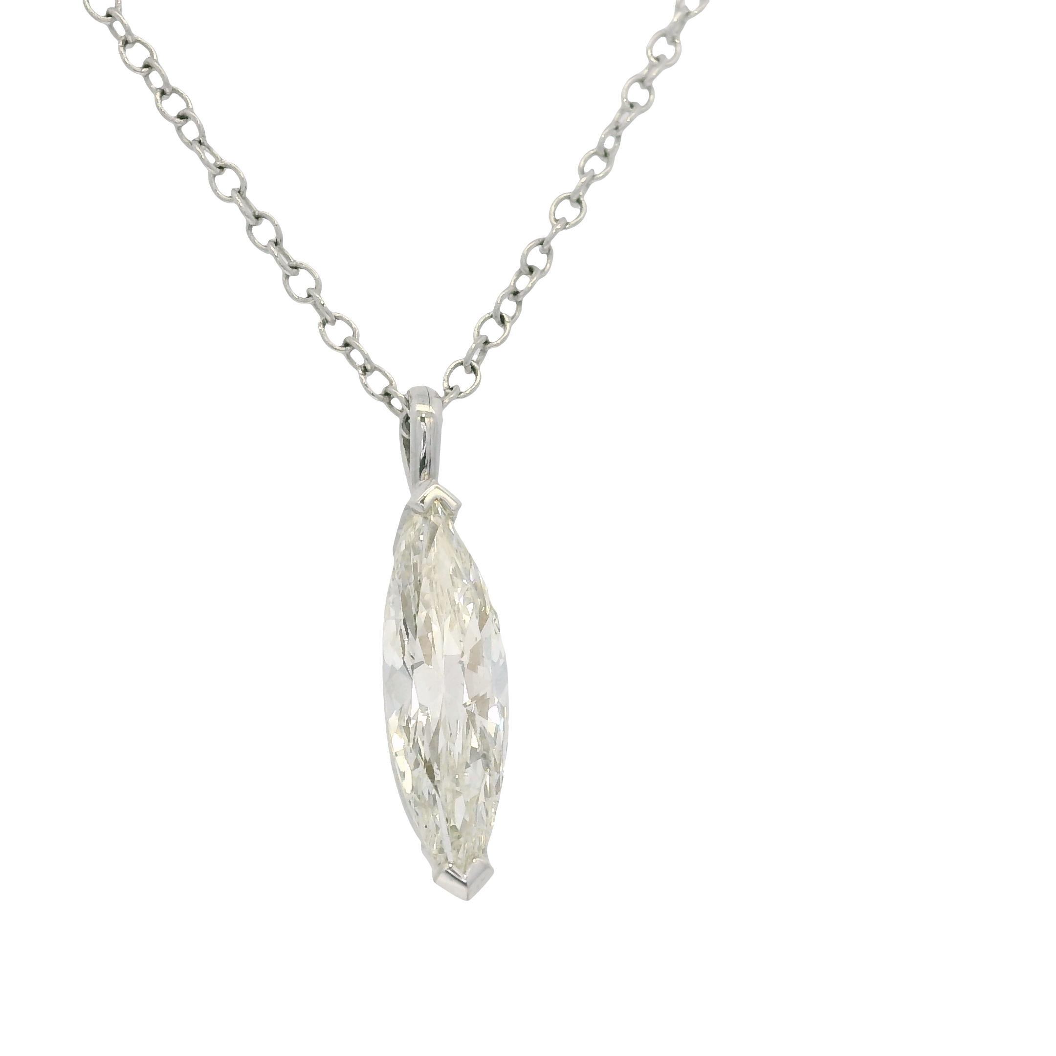 Natürlicher Diamant im Marquiseschliff 14-Karat-Halskette Vorrätig (Moderne) im Angebot