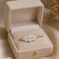 Anello con motivo floreale e diamante naturale a taglio marquise, in oro bianco 18 carati – Gioielleria di alta gamma