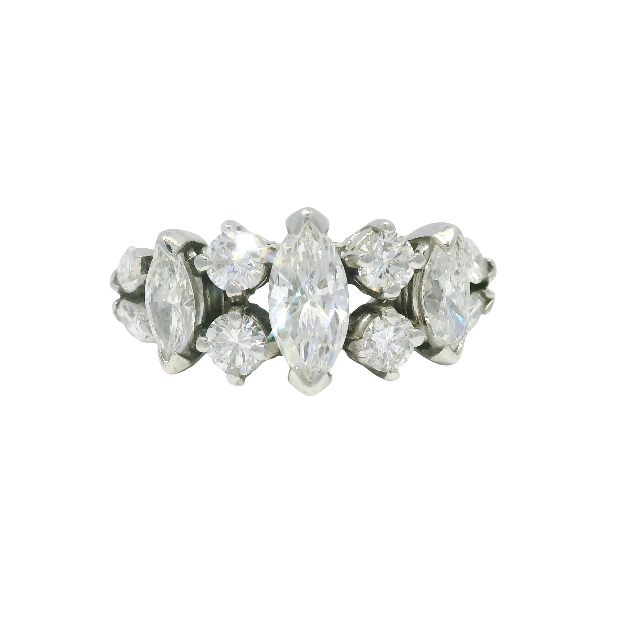 Natural Marquise Cut Diamond With Accent Side Stones Platinum Ring In Stock Corte marquesa en venta