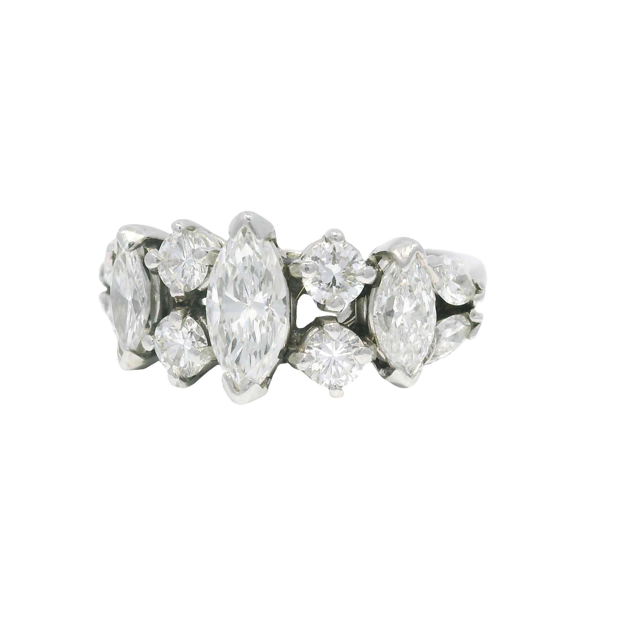 Natural Marquise Cut Diamond With Accent Side Stones Platinum Ring In Stock en venta 1