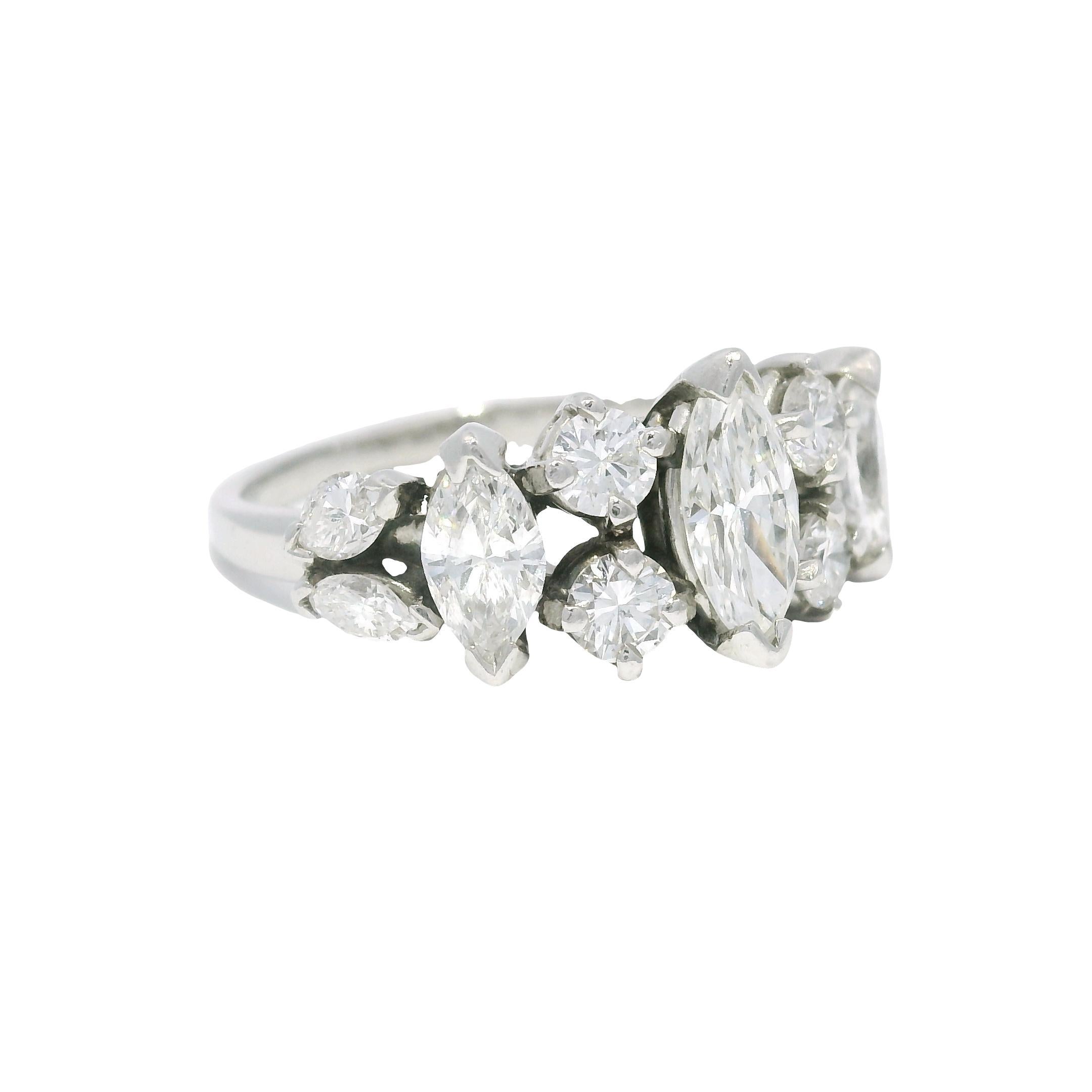 Natural Marquise Cut Diamond With Accent Side Stones Platinum Ring In Stock en venta 3